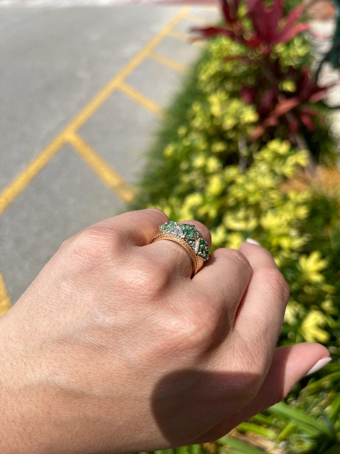 1.0tcw 14K Kolumbianischer Smaragd-Rundschliff & Diamant Band Cluster Gold Ring Damen im Angebot