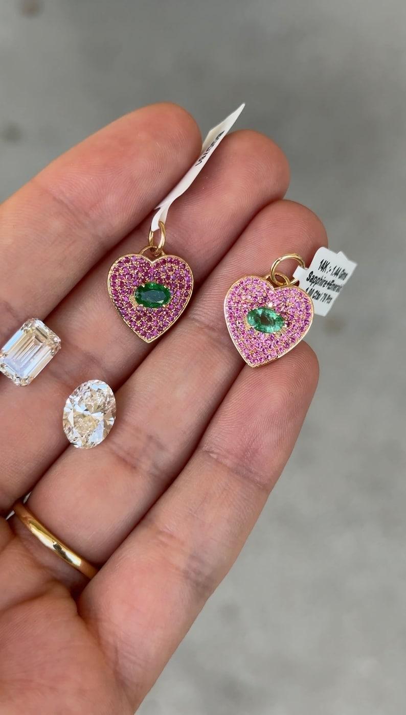 Taglio smeraldo Ciondolo a cuore con smeraldo e zaffiro rosa da 1,0tcw 14K - Collana con gemme verdi dal taglio ovale in vendita