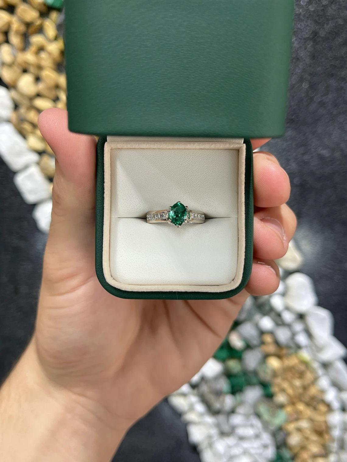 1.0tcw 18K Natural Emerald-Oval Cut & Diamond Accent Shank For Sale 2