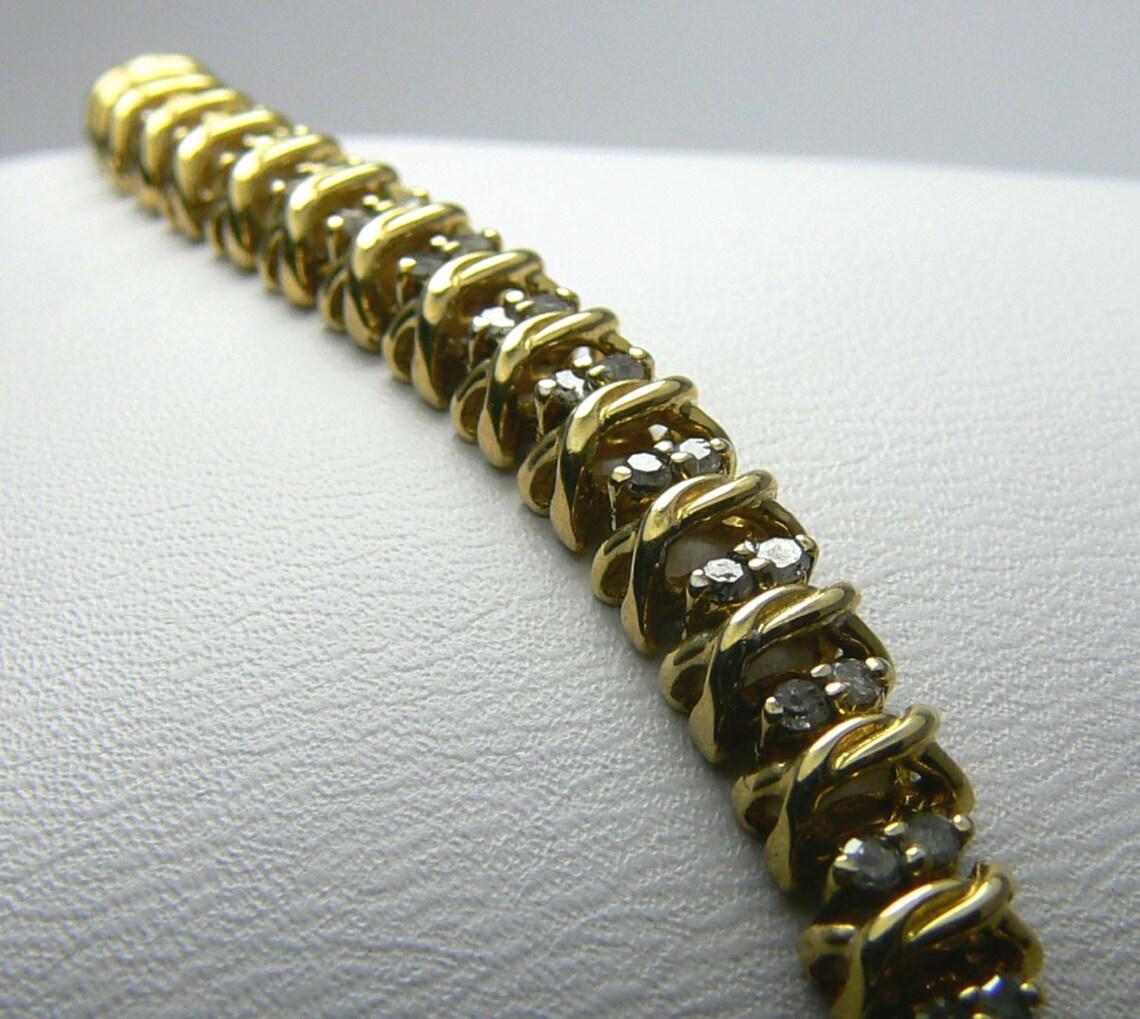 Elegantly displayed is a chic bracelet with 1.0cts of natural diamonds. This beautiful item will make an ideal gift or new addition to any collection. One hundred round cut diamonds are prong set in this bracelet creating an alluring array of