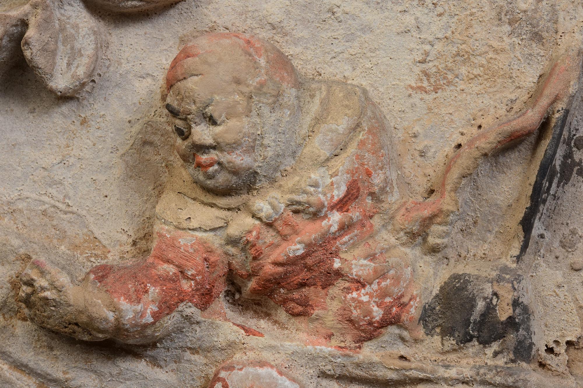 Fino al XVIII secolo 10th - 12th C., Song Dynasty, Antique Chinese Painted Pottery Panel with Figures in vendita