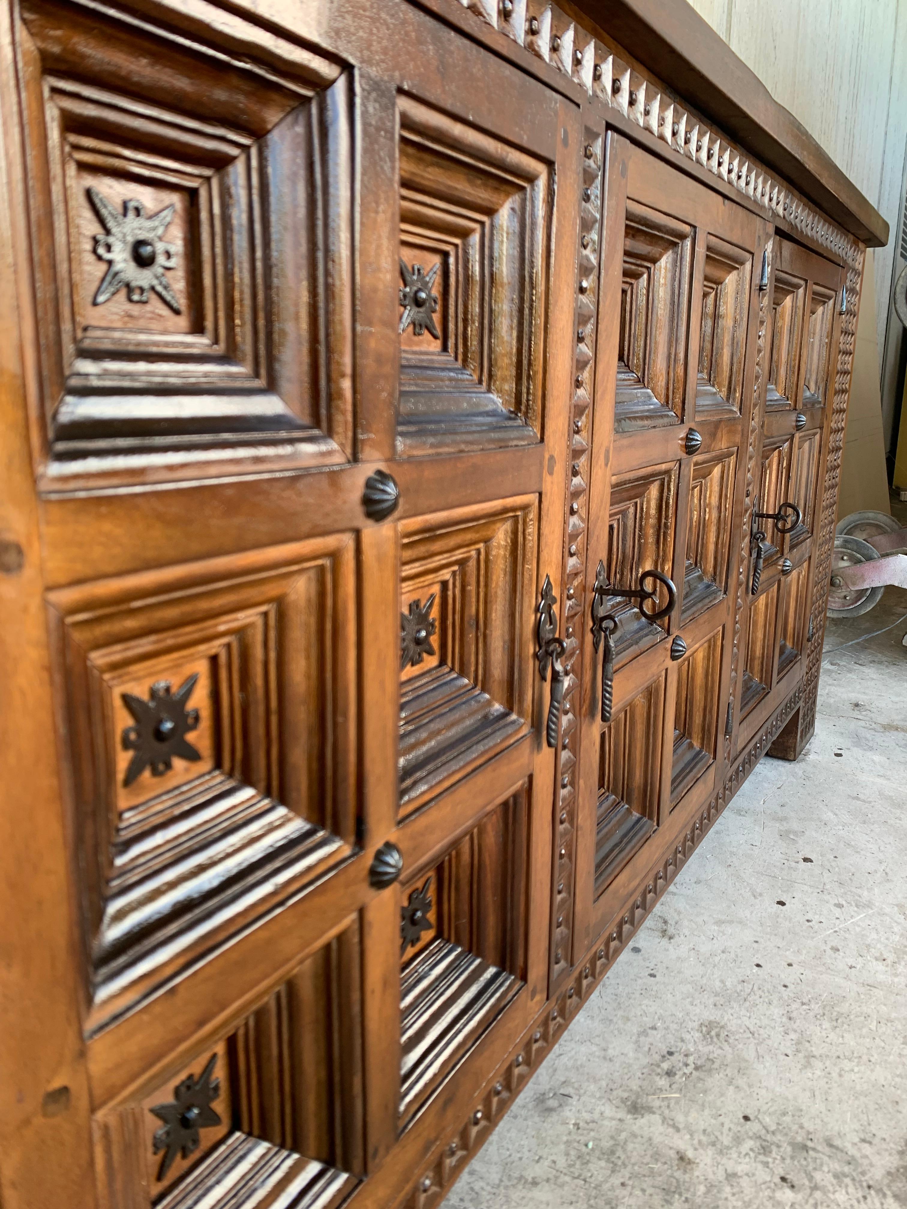 19th Century Large Spanish Gothic Carved Walnut Cabinet with Three Door For Sale 6
