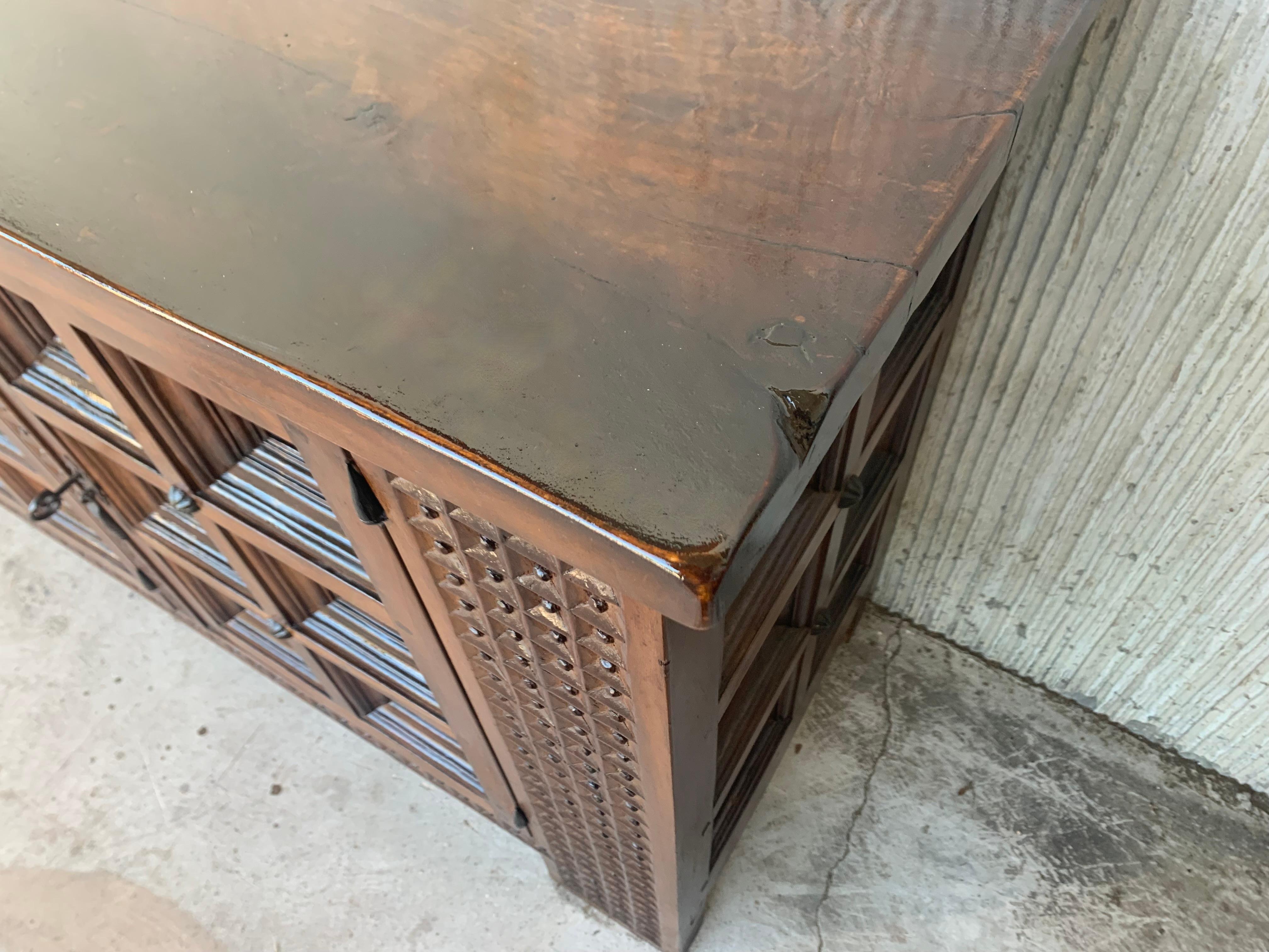 19th Century Large Spanish Gothic Carved Walnut Cabinet with Three Door For Sale 3