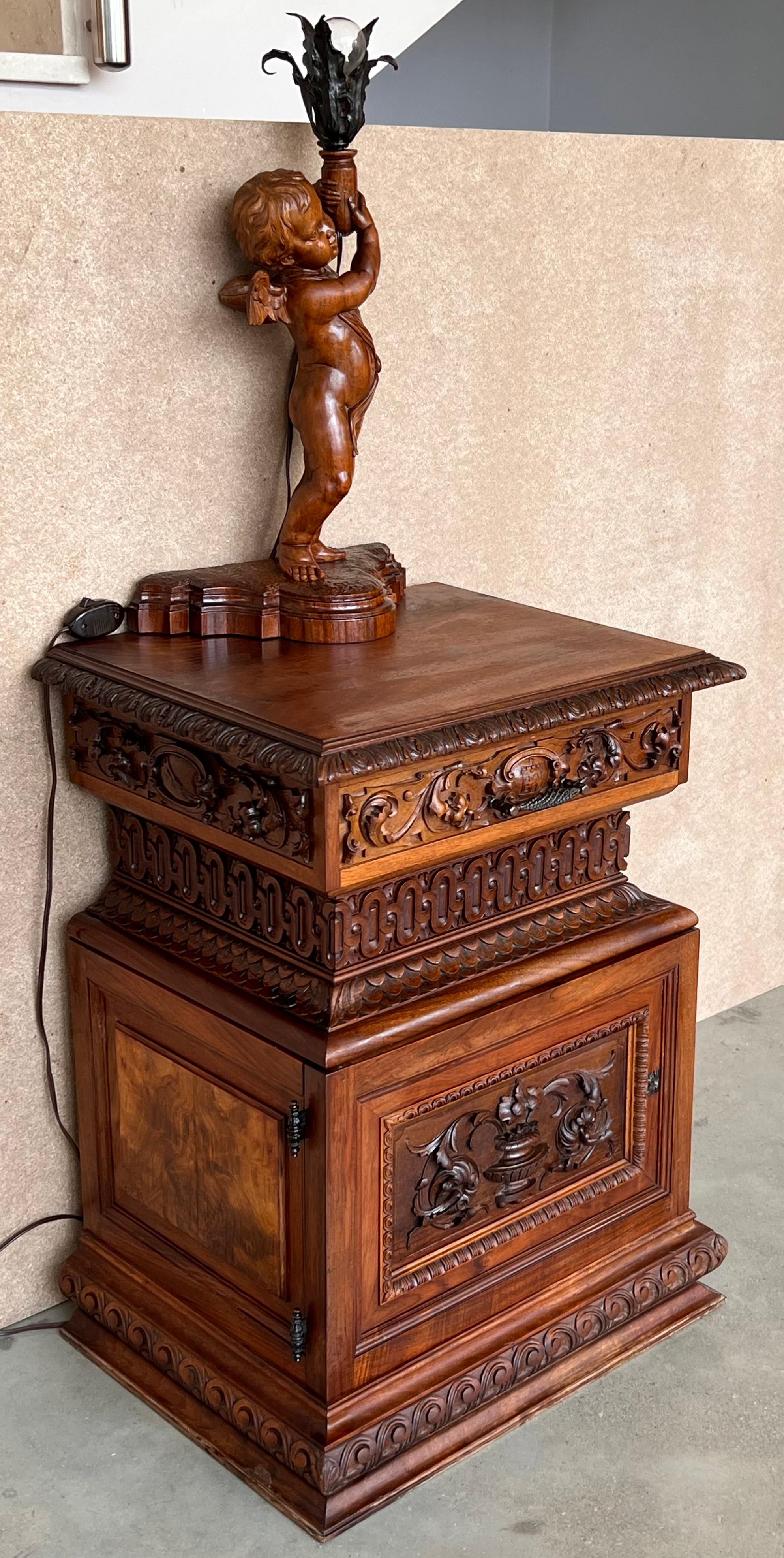 19th Pair of Italian Hand Carved Walnut Monumental Nightstands with Lamp In Good Condition For Sale In Miami, FL