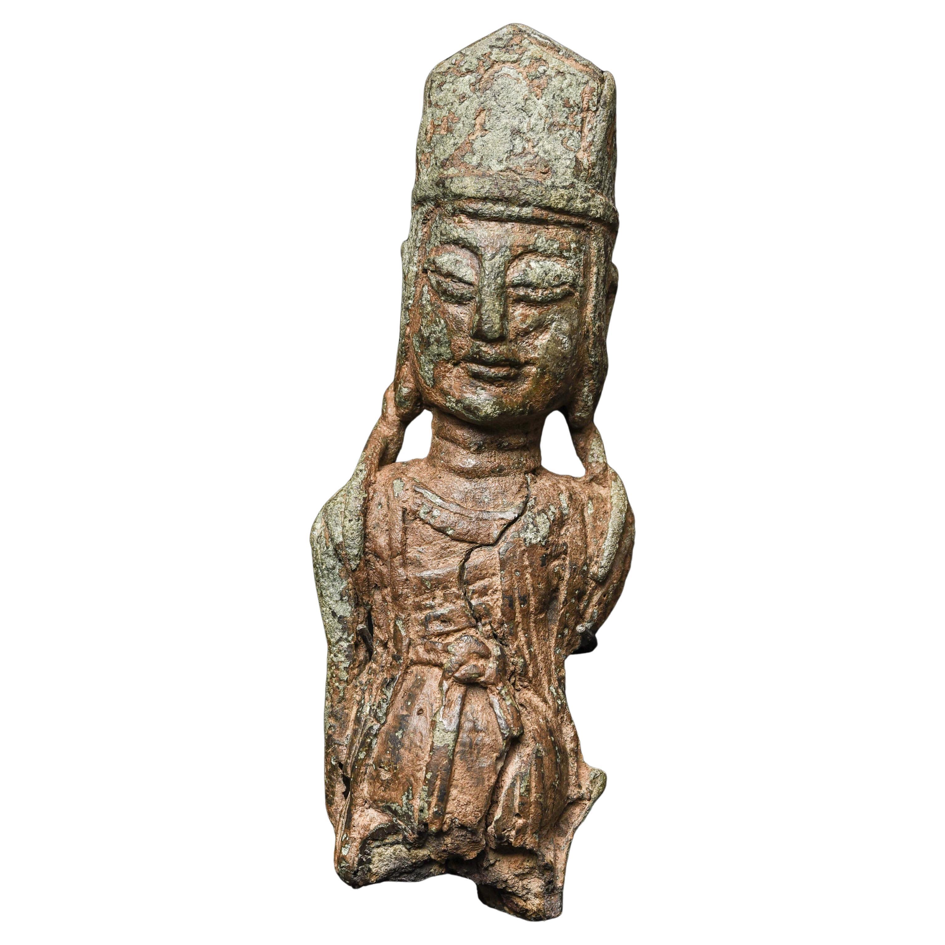 Buste de bouddha en bronze coréen ou chinois du 10e siècle/ancien, assez grand. Digne d
un musée en vente