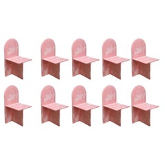 10x chaises contemporaines rose 100 % plastique recyclé fabriquées à la main par Anqa Studios