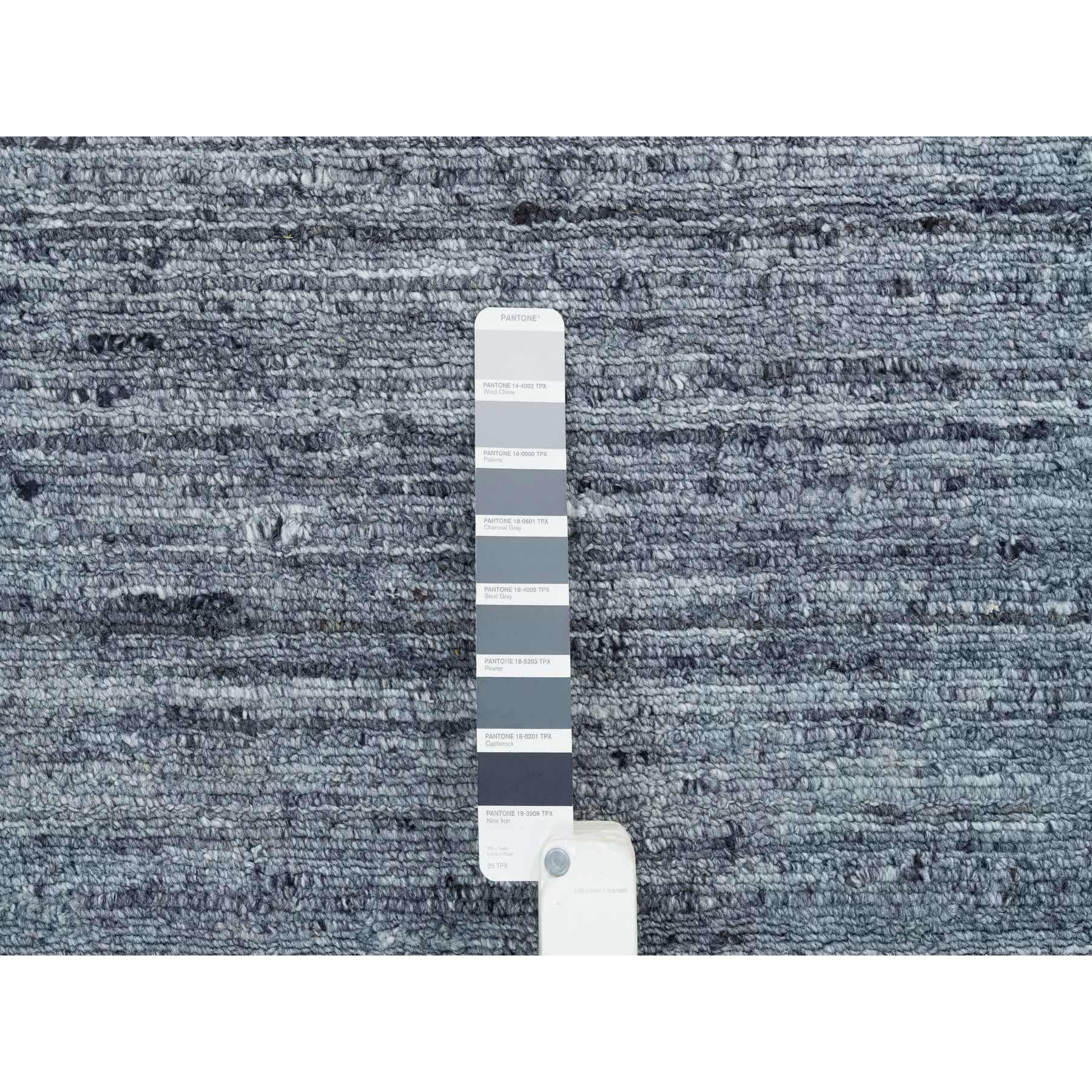 10'x10' Arsenic Gray Wolle Modern Striae Rund Handgewobener Orientteppich (21. Jahrhundert und zeitgenössisch) im Angebot
