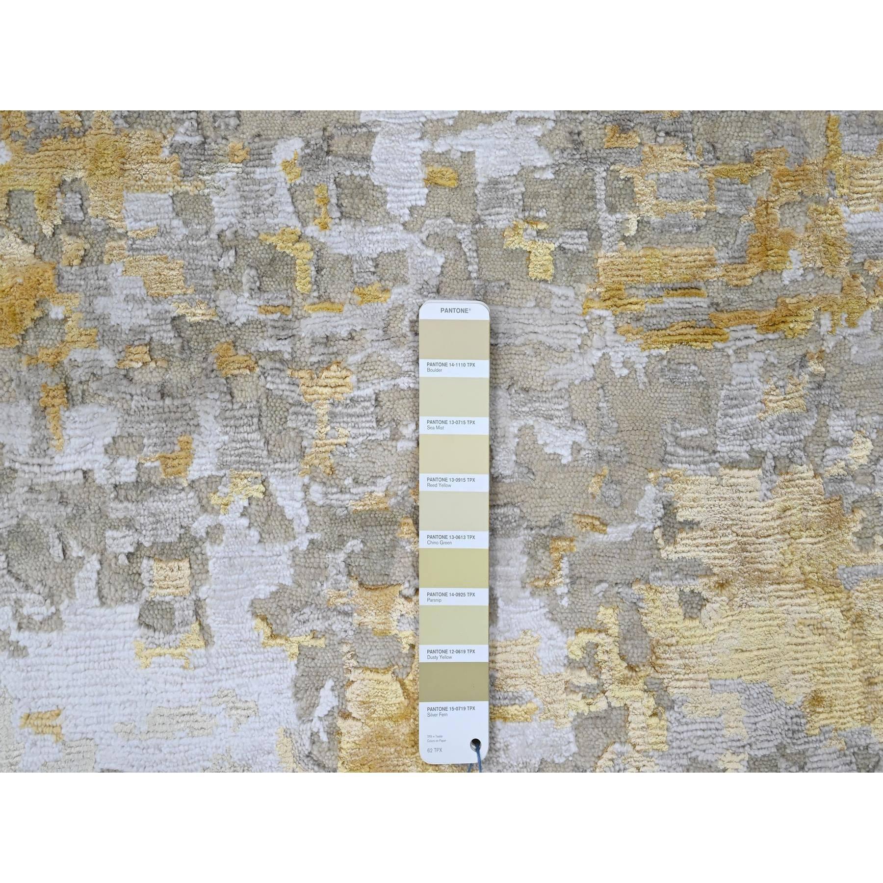 10'x10' Beige mit goldenem abstraktem Design aus Wolle und Seide, handgeknüpfter runder Teppich (Indisch) im Angebot