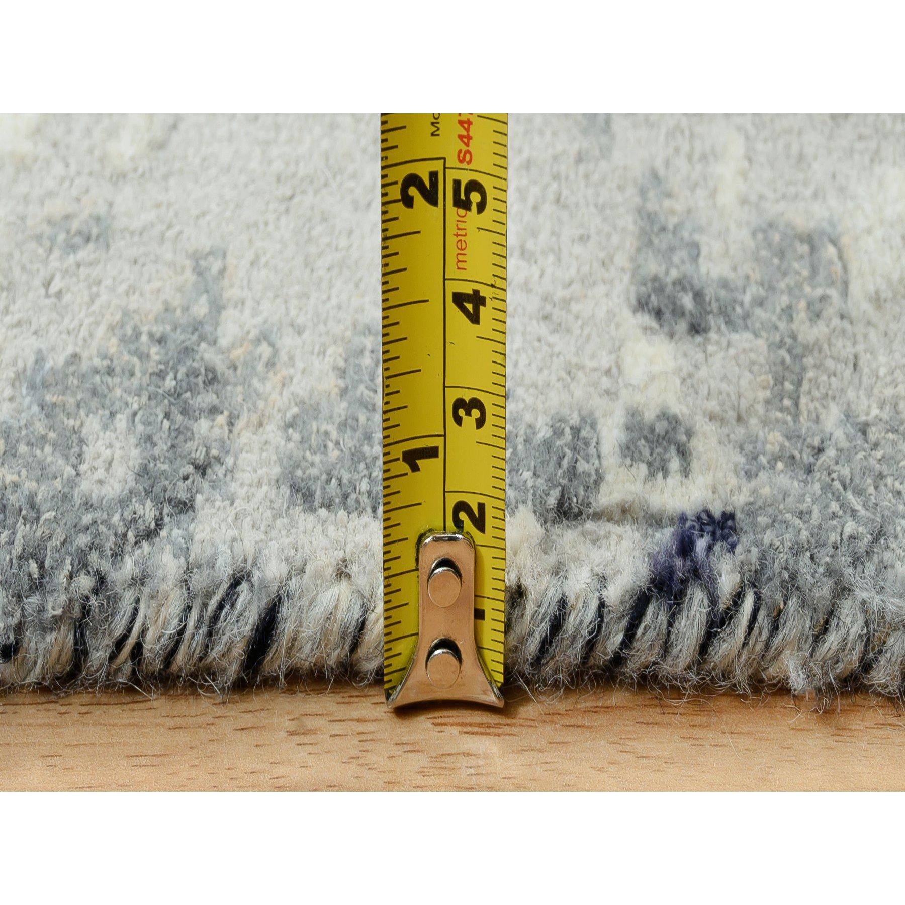 10'x10' Schwarzer handgeknüpfter quadratischer Teppich aus Wolle und Seide mit elfenbeinfarbenem abstraktem Design im Angebot 3