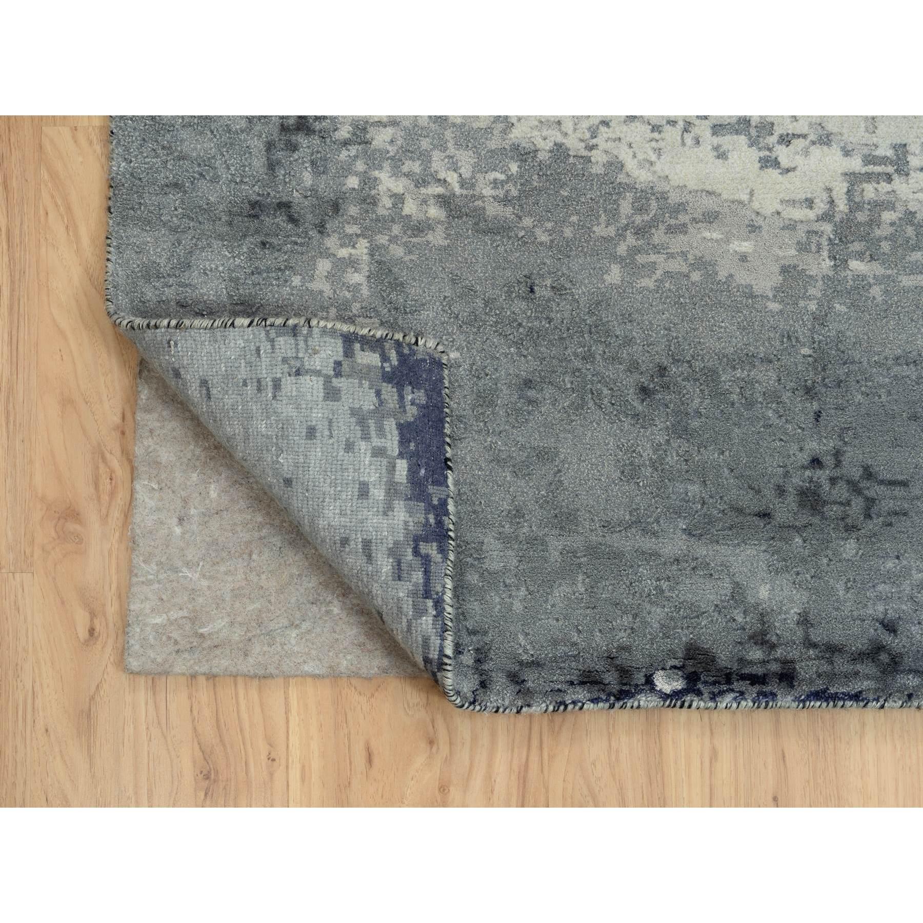 10'x10' Schwarzer handgeknüpfter quadratischer Teppich aus Wolle und Seide mit elfenbeinfarbenem abstraktem Design (Indisch) im Angebot