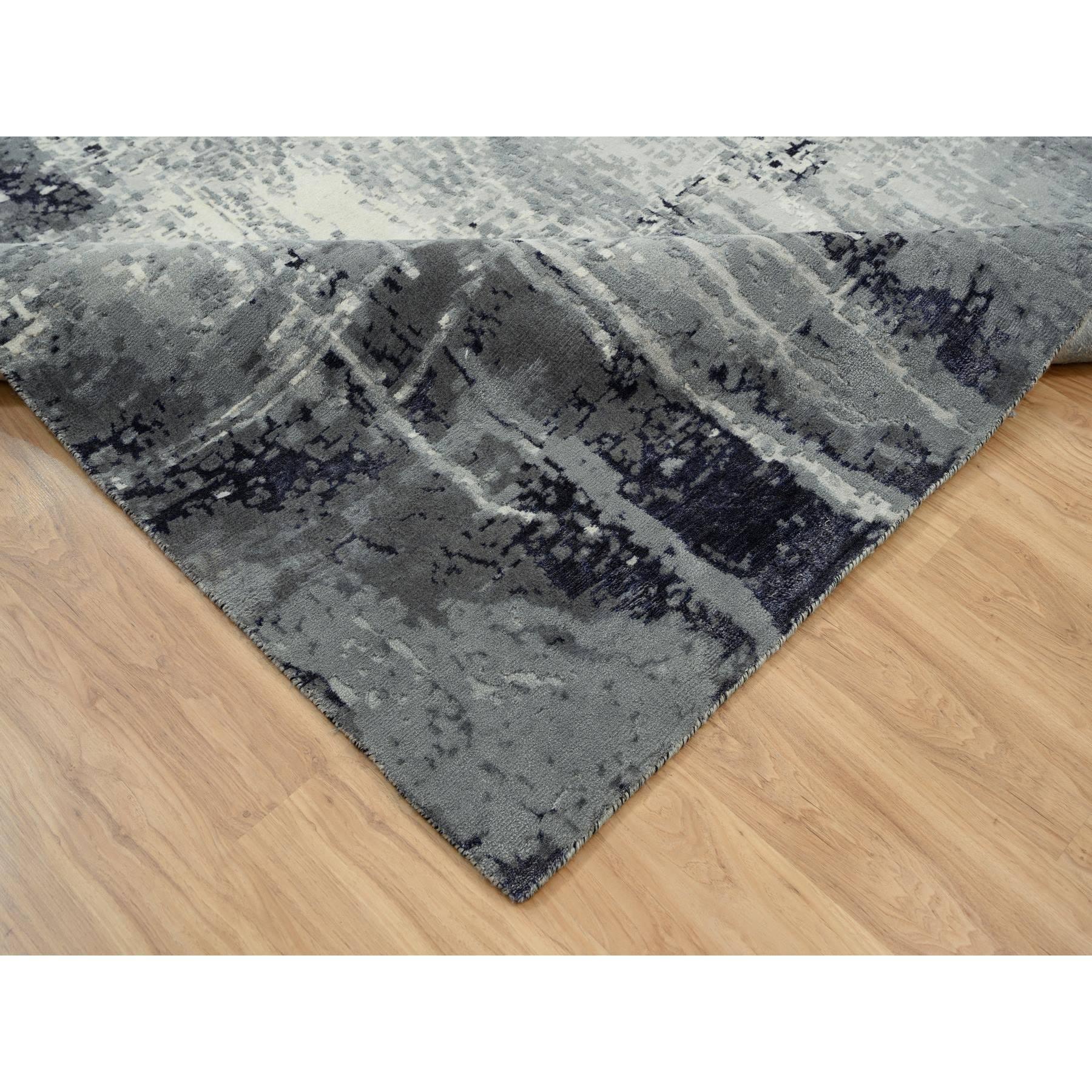 10'x10' Schwarzer handgeknüpfter quadratischer Teppich aus Wolle und Seide mit elfenbeinfarbenem abstraktem Design im Zustand „Neu“ im Angebot in Carlstadt, NJ