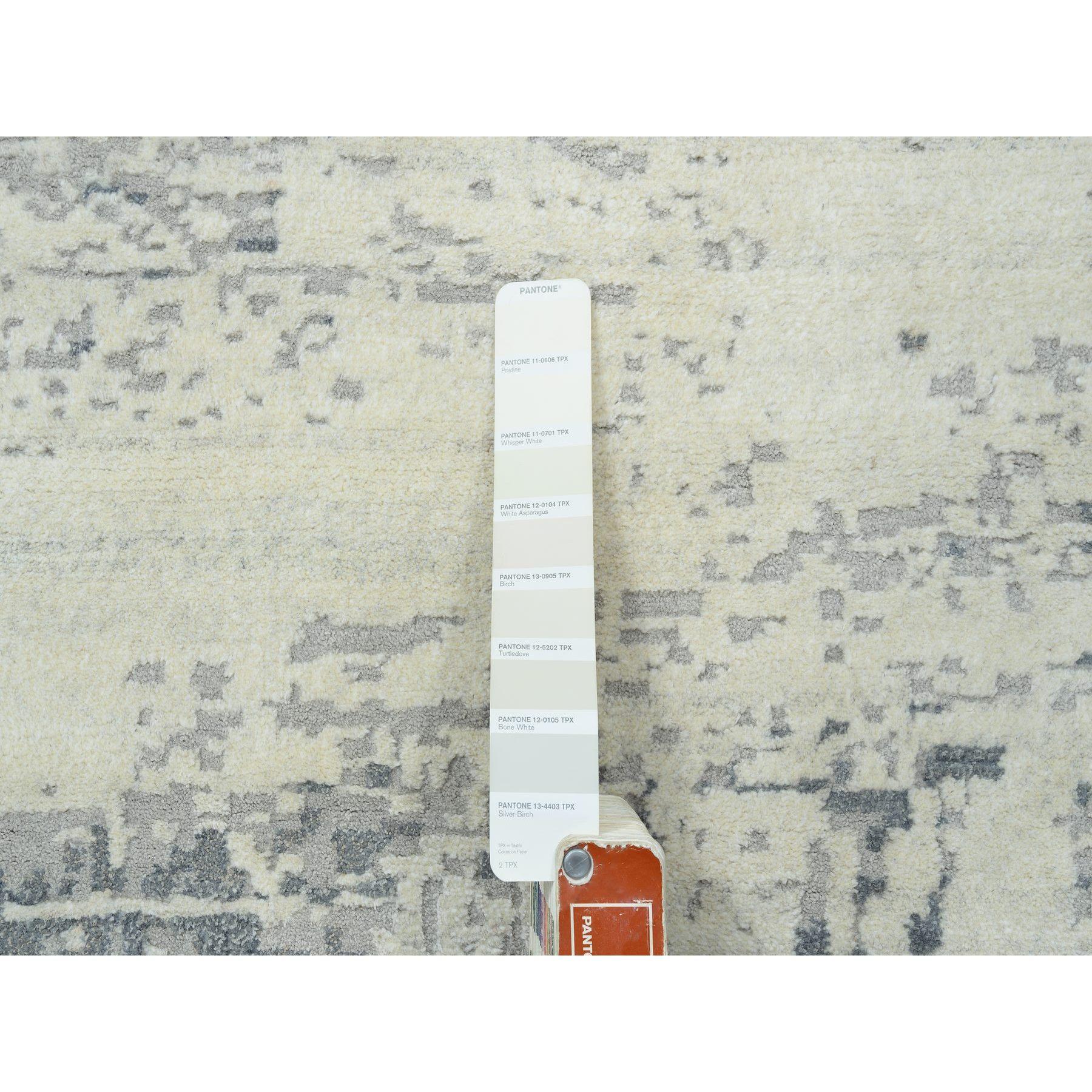 10'x10' Schwarzer handgeknüpfter quadratischer Teppich aus Wolle und Seide mit elfenbeinfarbenem abstraktem Design (21. Jahrhundert und zeitgenössisch) im Angebot