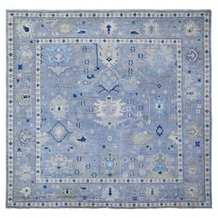 10'x10' quadratischer, handgeknüpfter Orientteppich aus blauer Wolle mit Angora-Schussfäden im Oushak-Stil