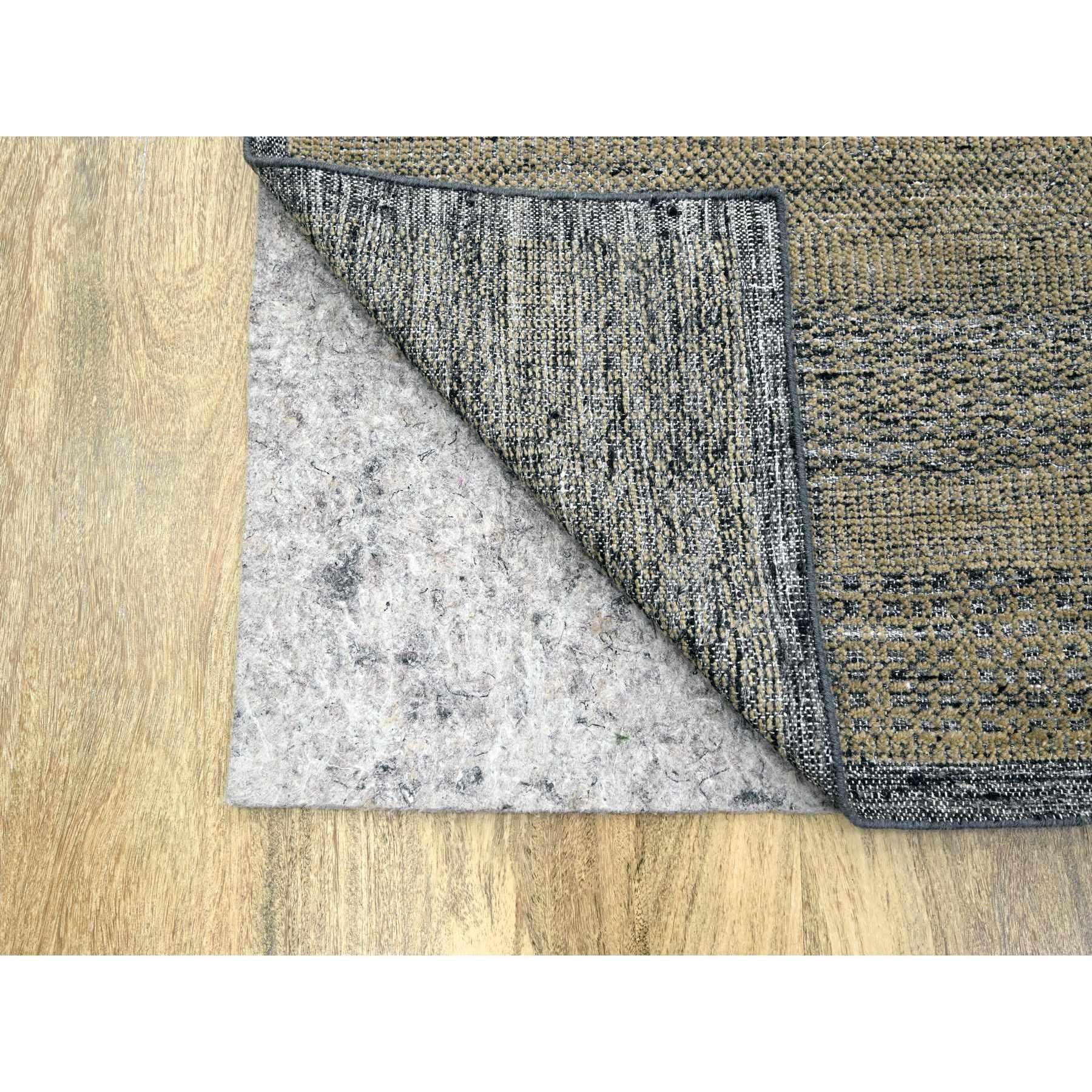 Indiano 10'x10' Marrone e nero annodato a mano con disegno di erba ossidata, tutto in lana. in vendita