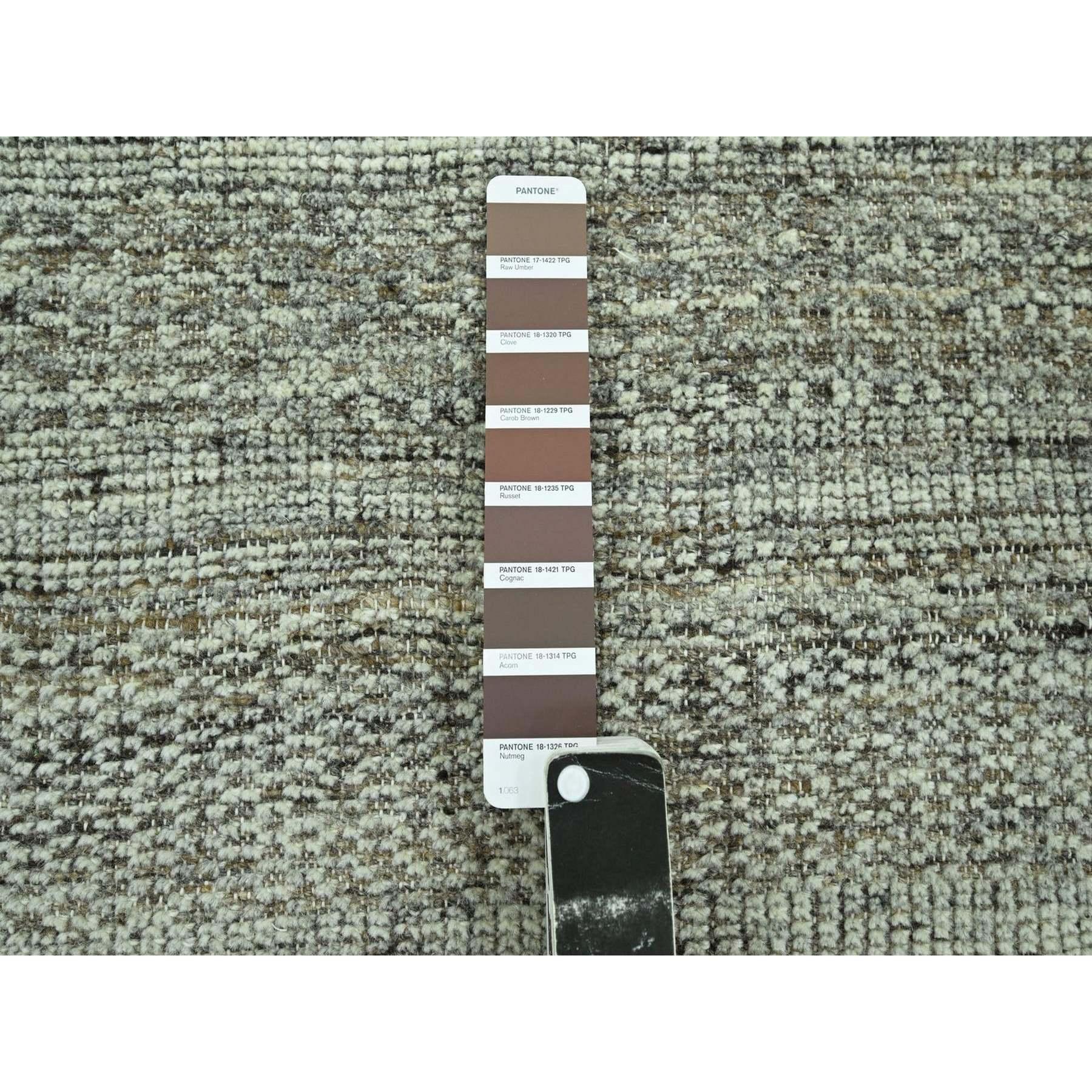 XXIe siècle et contemporain 10'x10' Tapis oriental carré en laine pure, noué à la main, motif d'herbe oxydée marron en vente