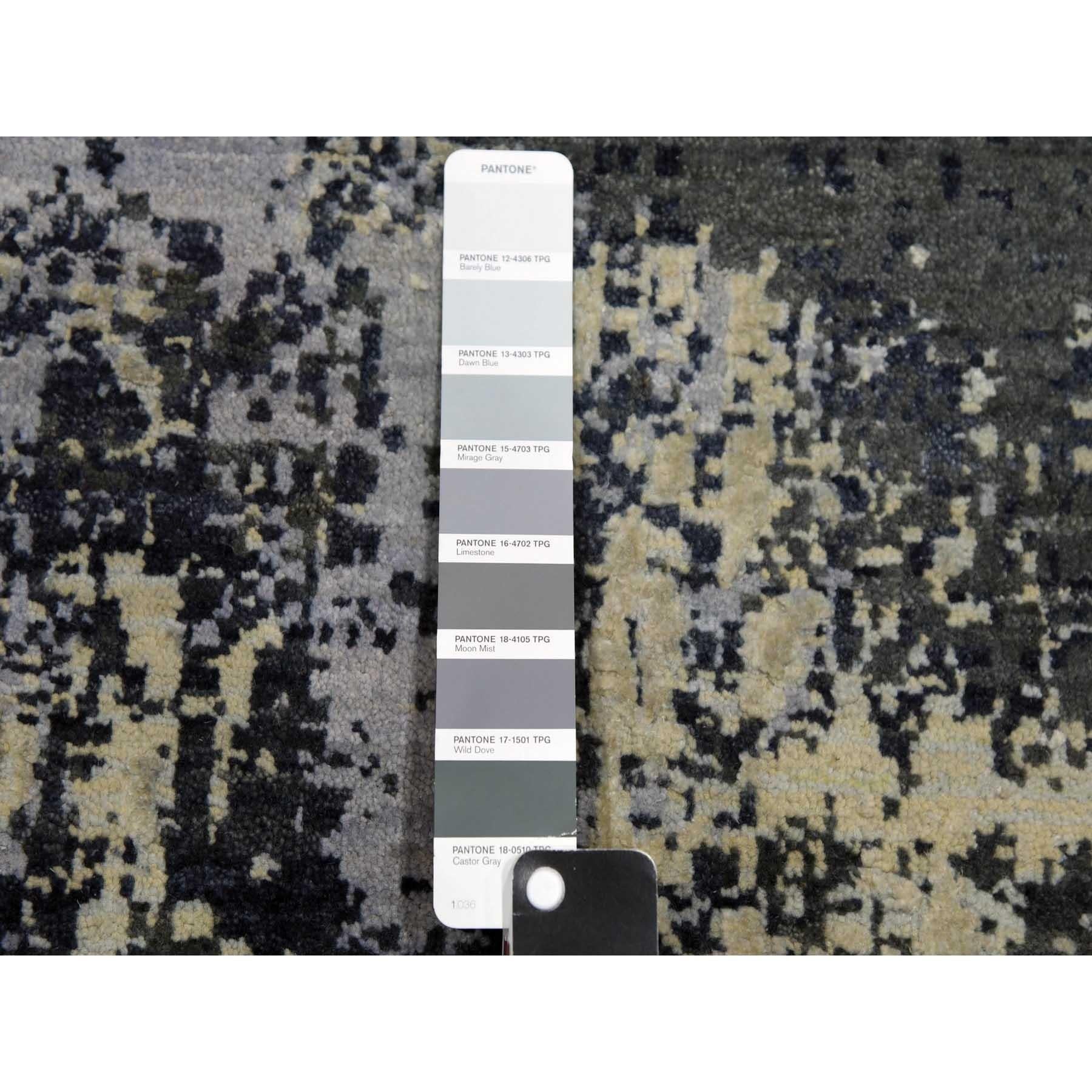Seta 10'x10' Tappeto rotondo grigio antracite in lana e seta a trama fitta annodato a mano in vendita