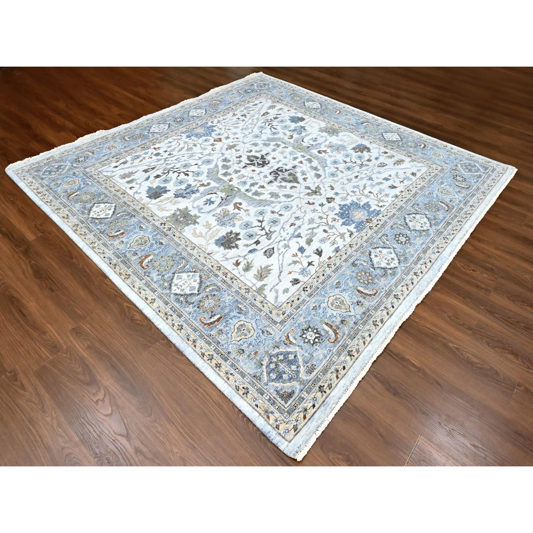 10'x10' Chiffon White Hand Knotted Denser Weave Oushak Wool Square Oriental Rug (Indisch) im Angebot