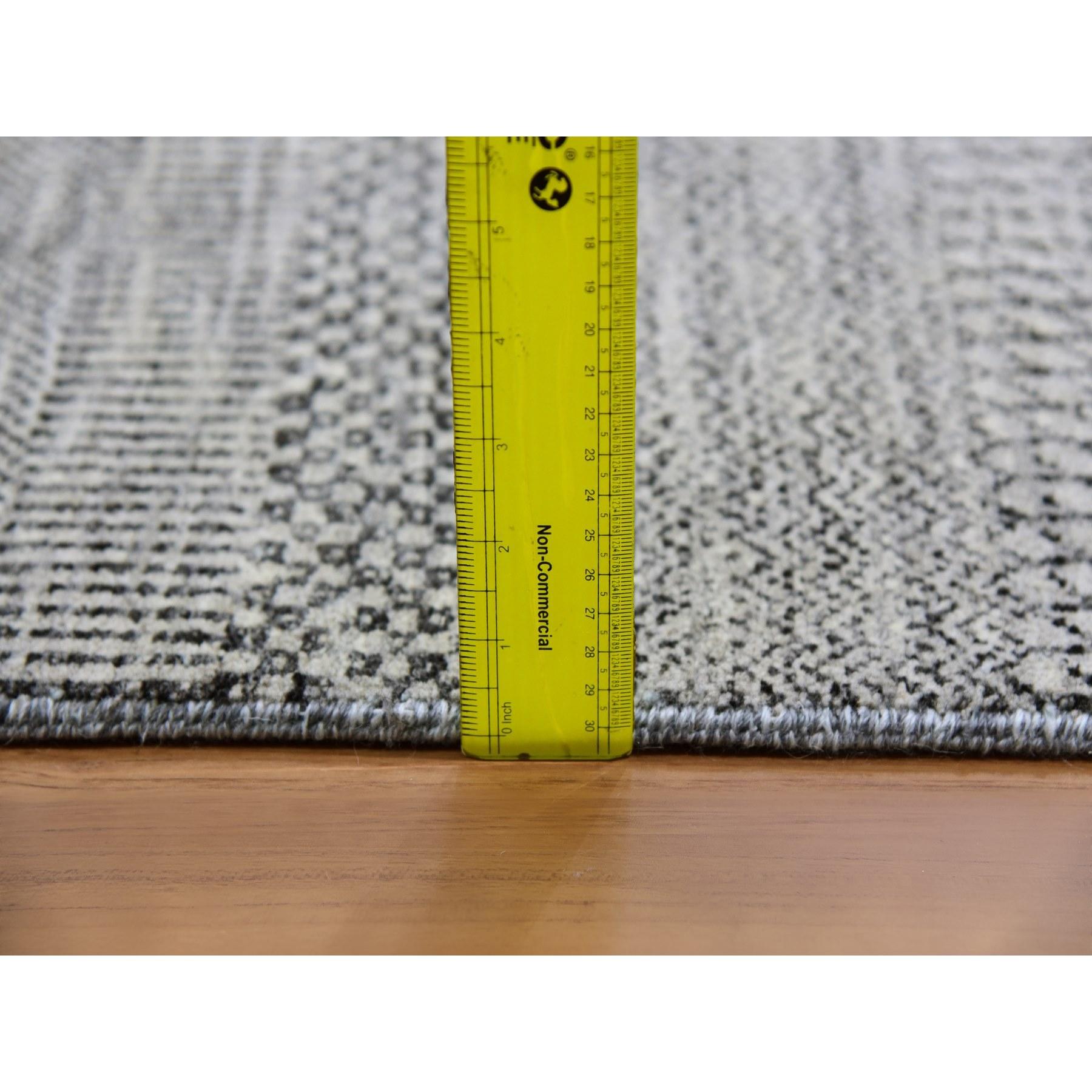 10'x10' Cloud Gray Hand Knotted Pure Undyed Wool Round Grass Design Rug For Sale 3