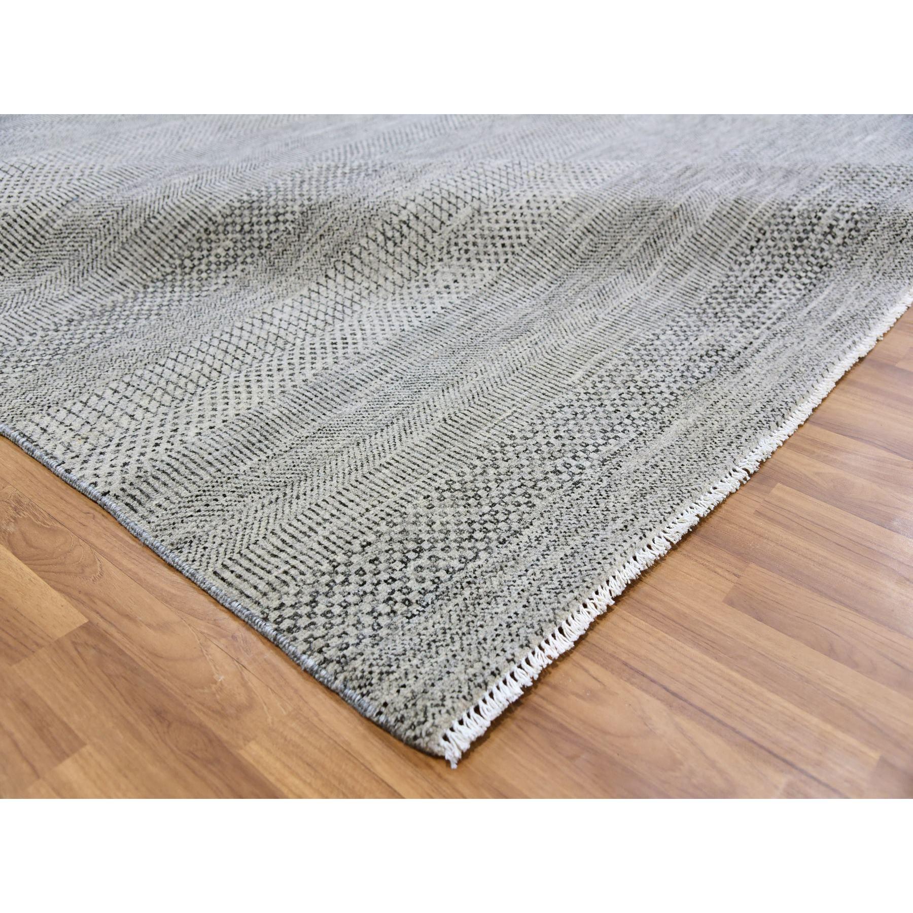 10'x10' Cloud Gray Hand Knotted Pure Undyed Wool Round Grass Design Rug In New Condition For Sale In Carlstadt, NJ