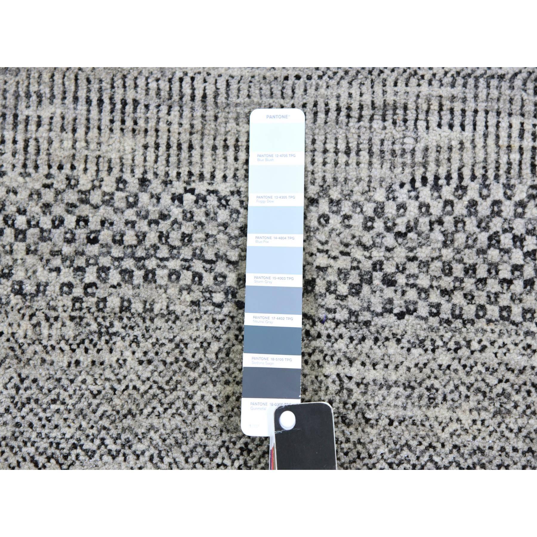 Contemporary 10'x10' Cloud Gray Hand Knotted Pure Undyed Wool Round Grass Design Rug For Sale