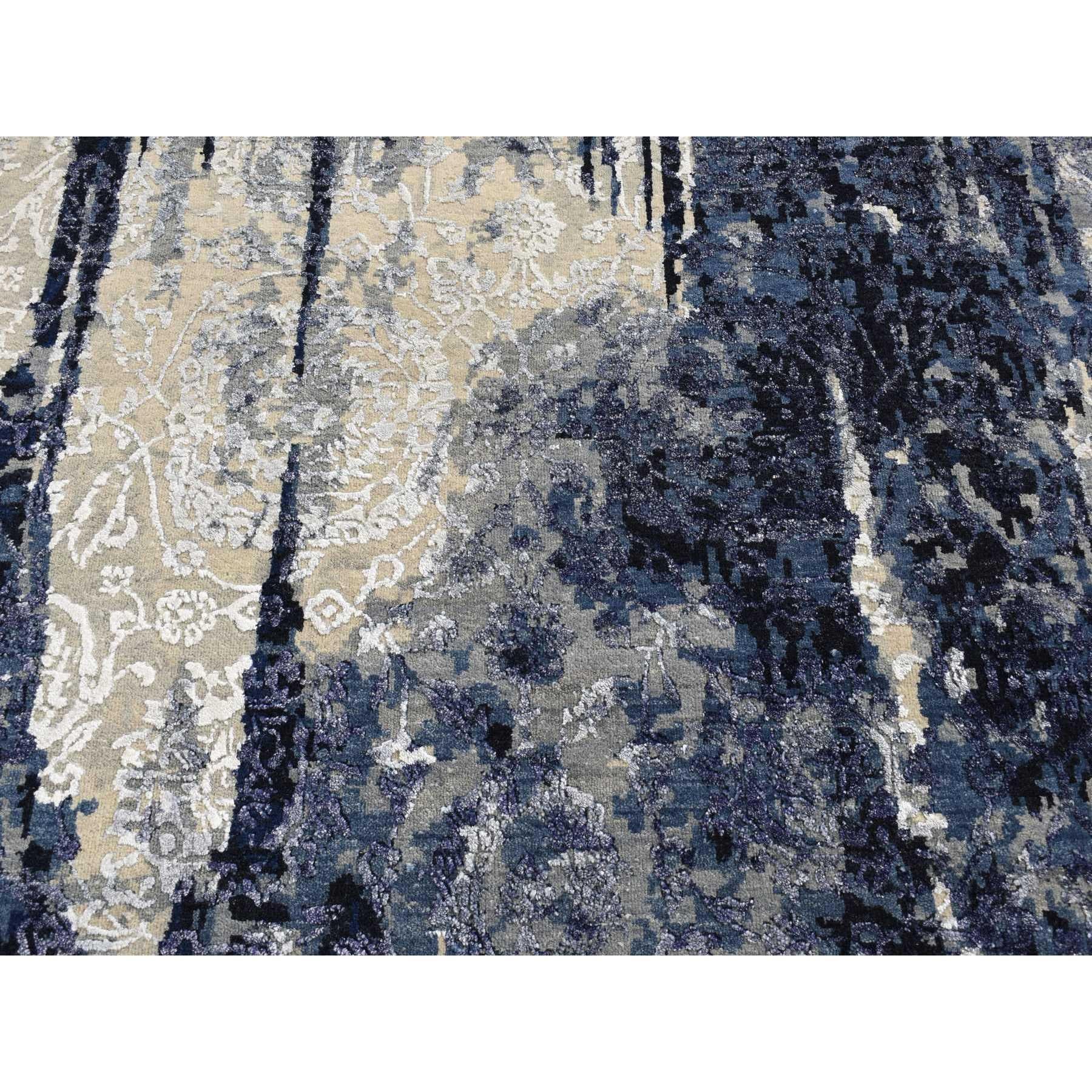 Seta 10'x10' Tappeto blu denim in lana e seta con disegno Shibori tono su tono annodato a mano in vendita