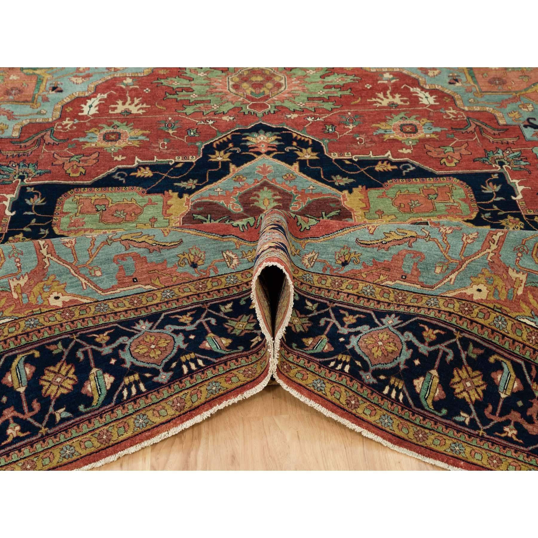 10'x10' Feuersteinroter antiker, handgeknüpfter, quadratischer, antiker, feiner Heris-Teppich aus Wolle (Handgeknüpft) im Angebot
