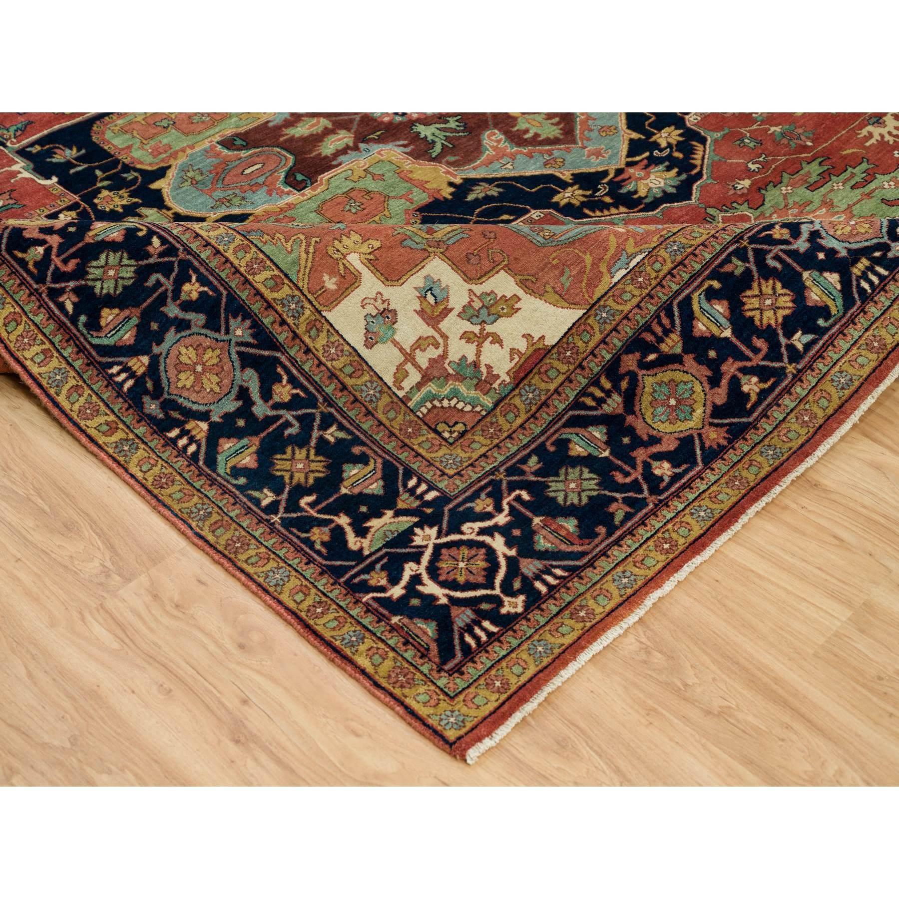 10'x10' Feuersteinroter antiker, handgeknüpfter, quadratischer, antiker, feiner Heris-Teppich aus Wolle im Zustand „Neu“ im Angebot in Carlstadt, NJ