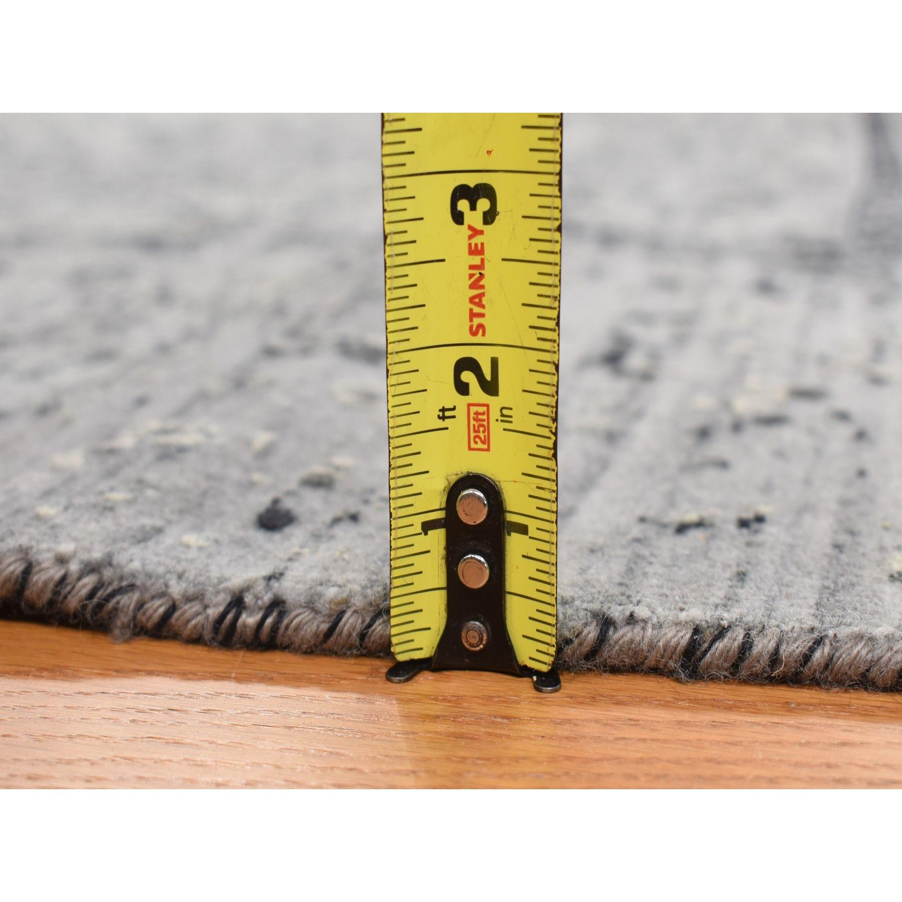 10'x10' Grauer handgeknüpfter Seiden- mit Wollteppich in Broken- und Erased Persisch-Design im Angebot 3