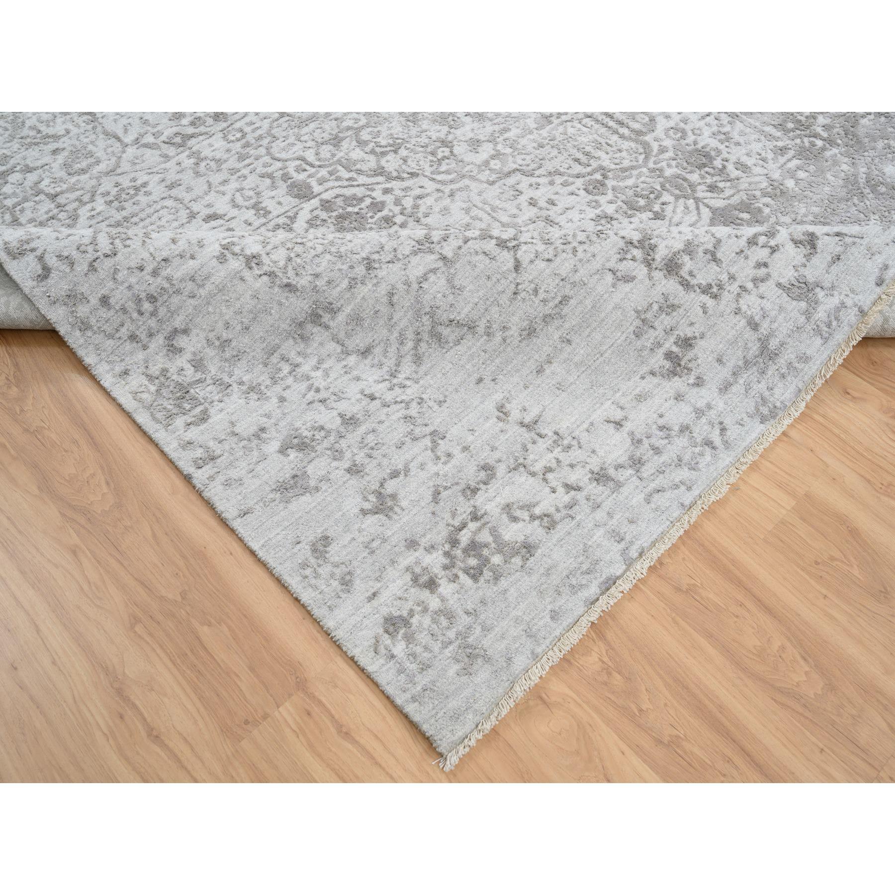 10'x10' Gray Broken Persian Design Hand Knotted Wool and Silk Square Rug In New Condition For Sale In Carlstadt, NJ