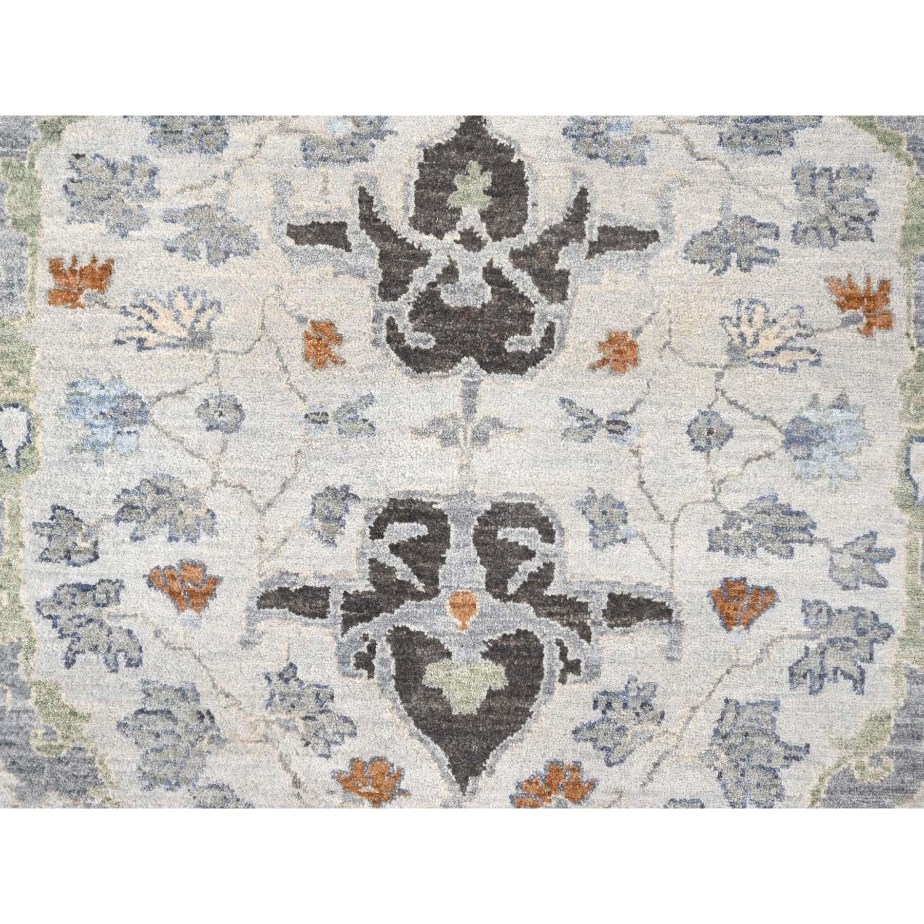 Tapis carré en laine douce nouée à la main 10'x10' Gray Denser Weave Oushak Floral Design/One en vente 1
