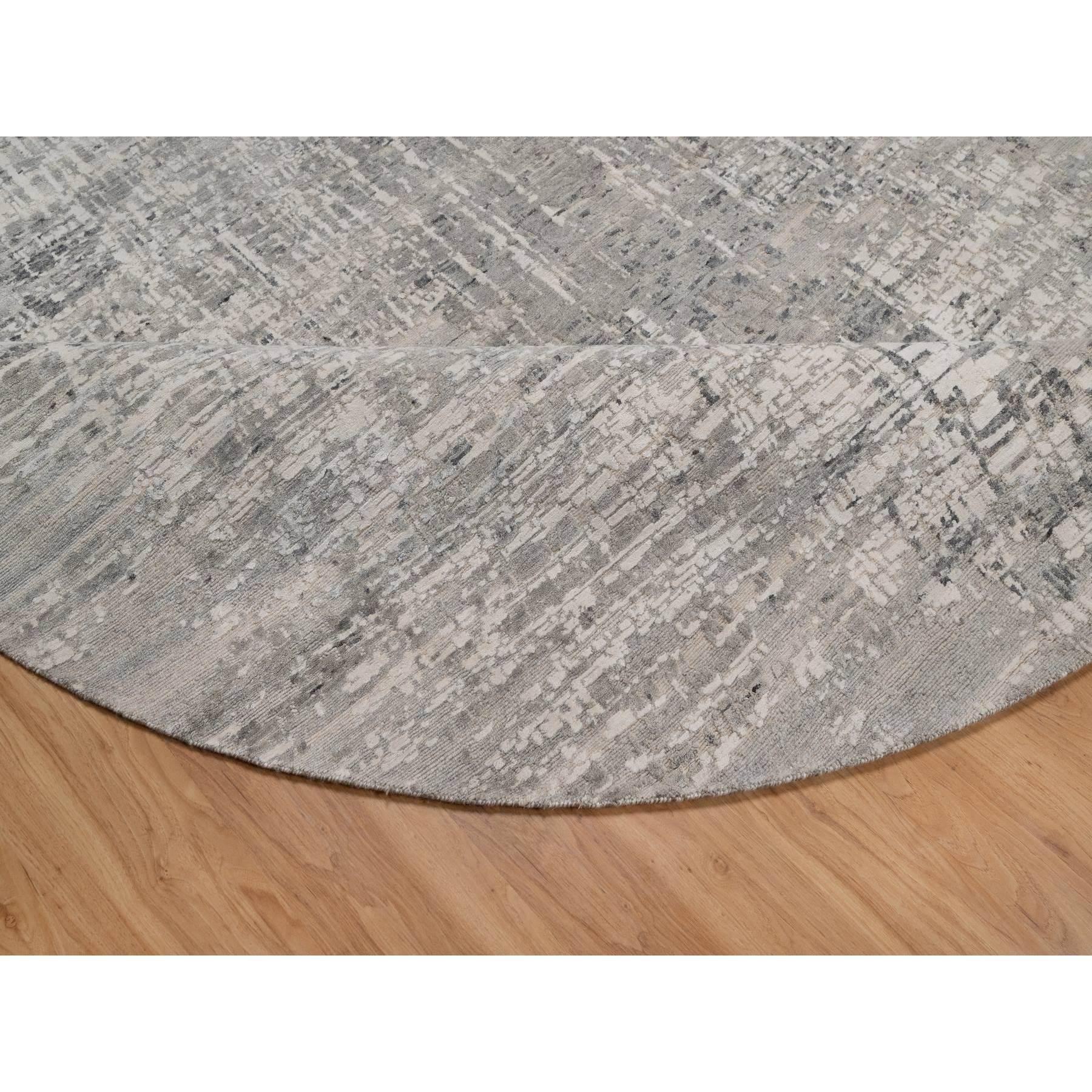 10'x10' Tapis rond en laine naturelle non teintée, noué à la main, 10'x10' Gray Modern Erased Design Neuf - En vente à Carlstadt, NJ