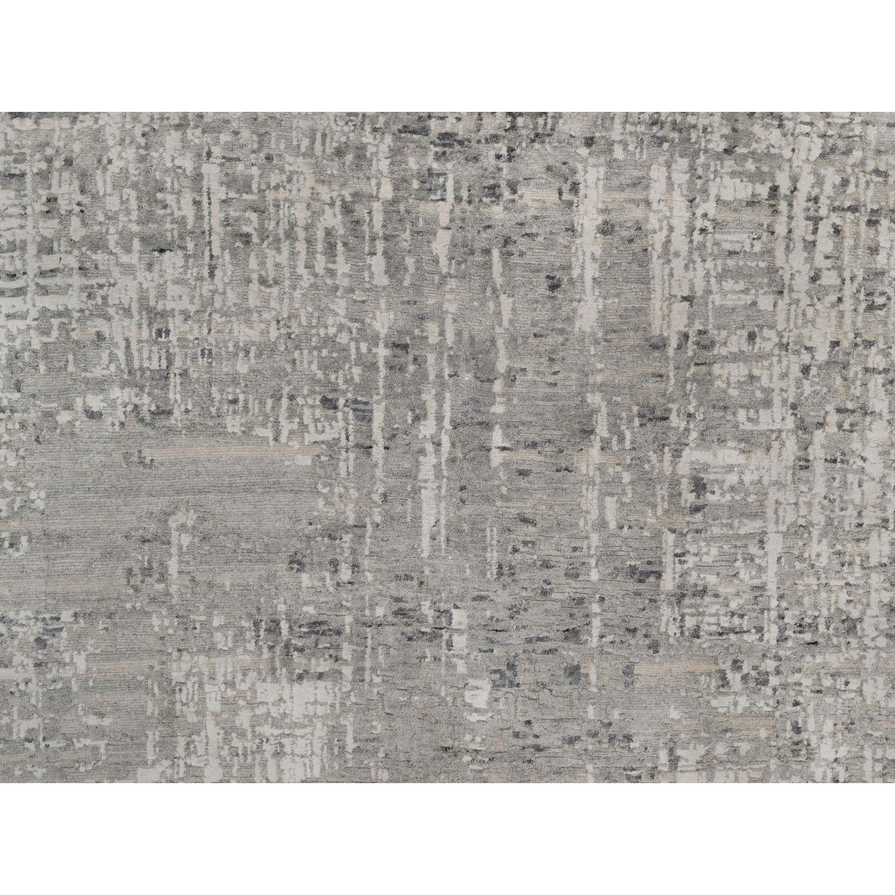 Laine 10'x10' Tapis rond en laine naturelle non teintée, noué à la main, 10'x10' Gray Modern Erased Design en vente