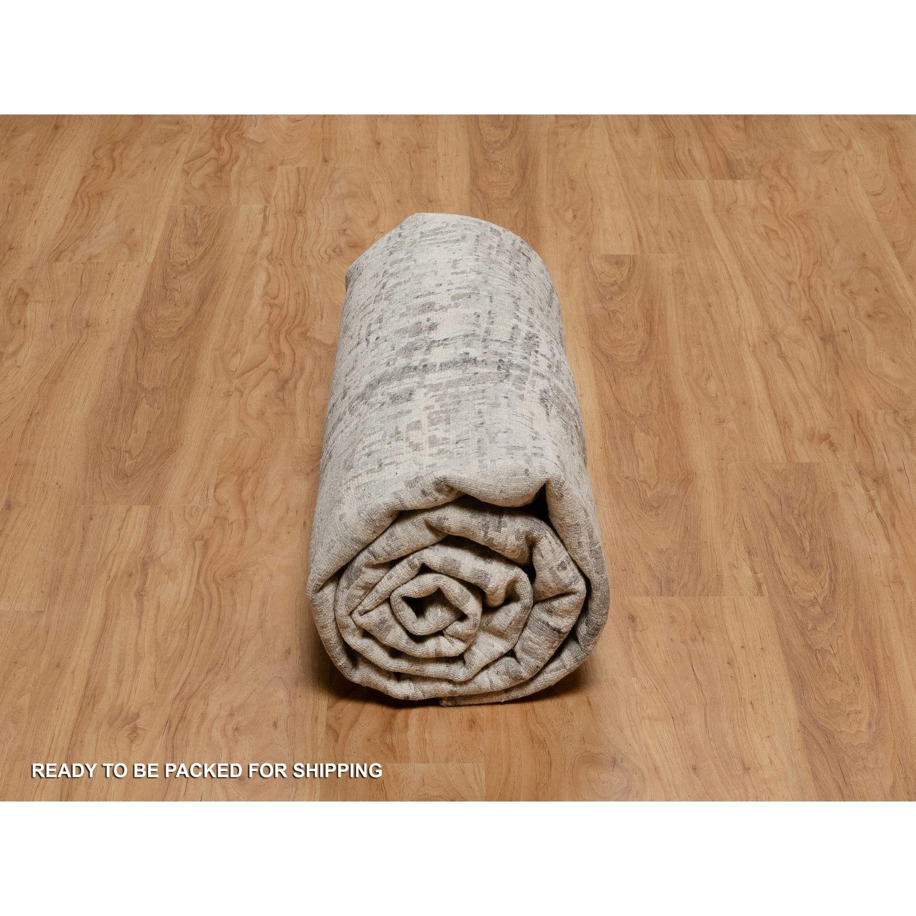 10'x10' Tapis rond en laine naturelle non teintée, noué à la main, 10'x10' Gray Modern Erased Design en vente 1