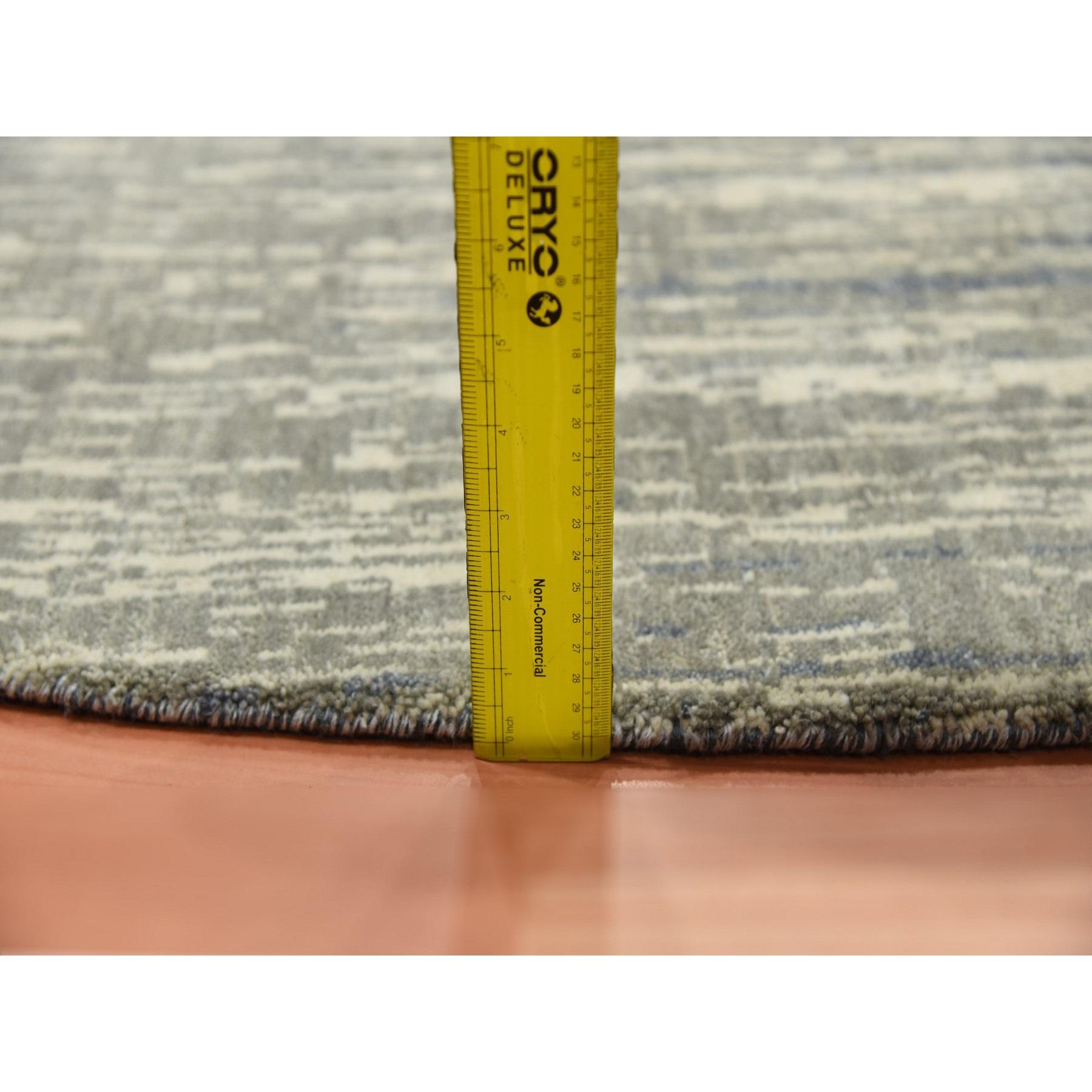 10'x10' Gray Modern Ombre Organic Wool Hand Knotted Round Oriental Rug For Sale 4