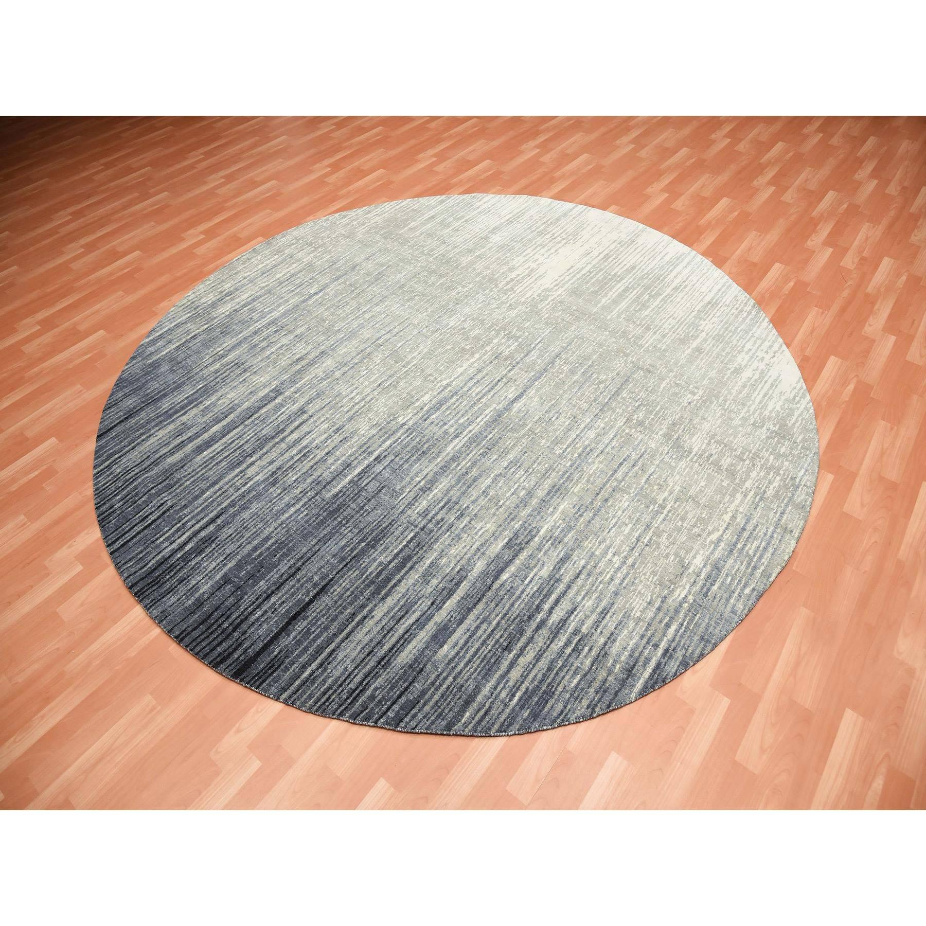 Indian 10'x10' Gray Modern Ombre Organic Wool Hand Knotted Round Oriental Rug For Sale
