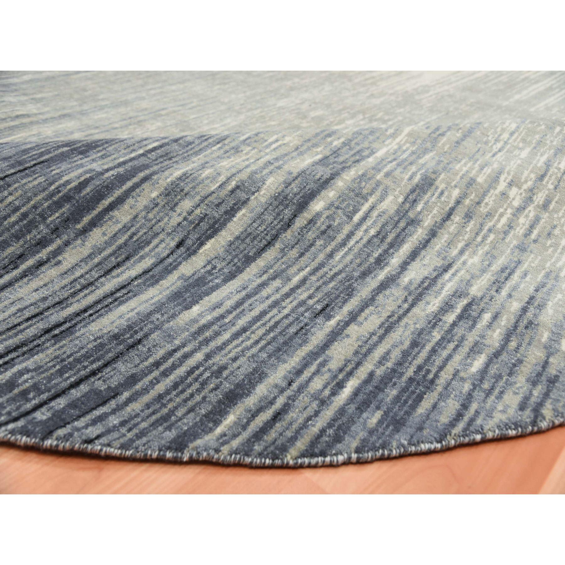 Contemporary 10'x10' Gray Modern Ombre Organic Wool Hand Knotted Round Oriental Rug For Sale