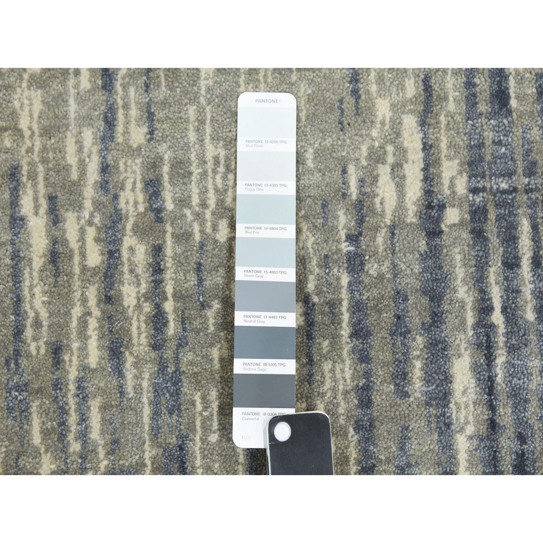 10'x10' Gray Modern Ombre Organic Wool Hand Knotted Round Oriental Rug For Sale 1