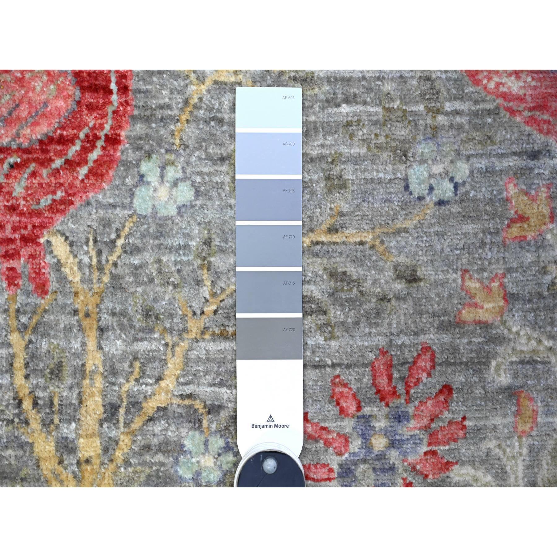Laine 10'x10' Gris, teintures naturelles, laine douce, Afghan Peshawar noué à la main, tapis rond en vente