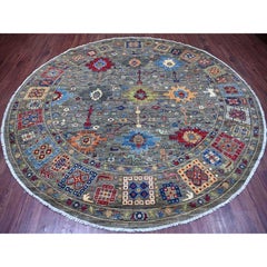 Alfombra Redonda de Lana Anudada a Mano de 10'x10' Gris Peshawar con Diseño Ziegler Mahal