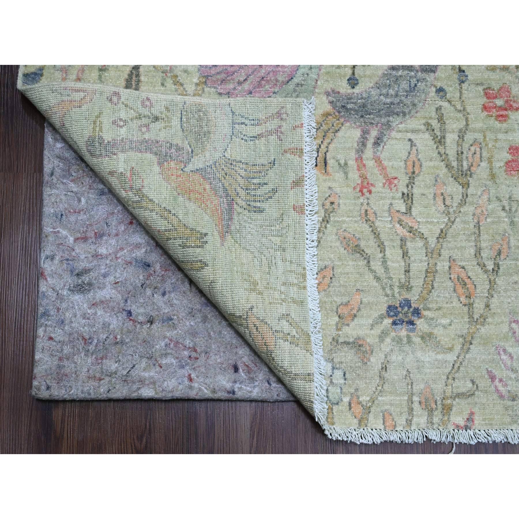 Afghano 10'x10' Verde Annodato a mano Peshawar Birds of Paradise Design Tappeto quadrato interamente in lana in vendita
