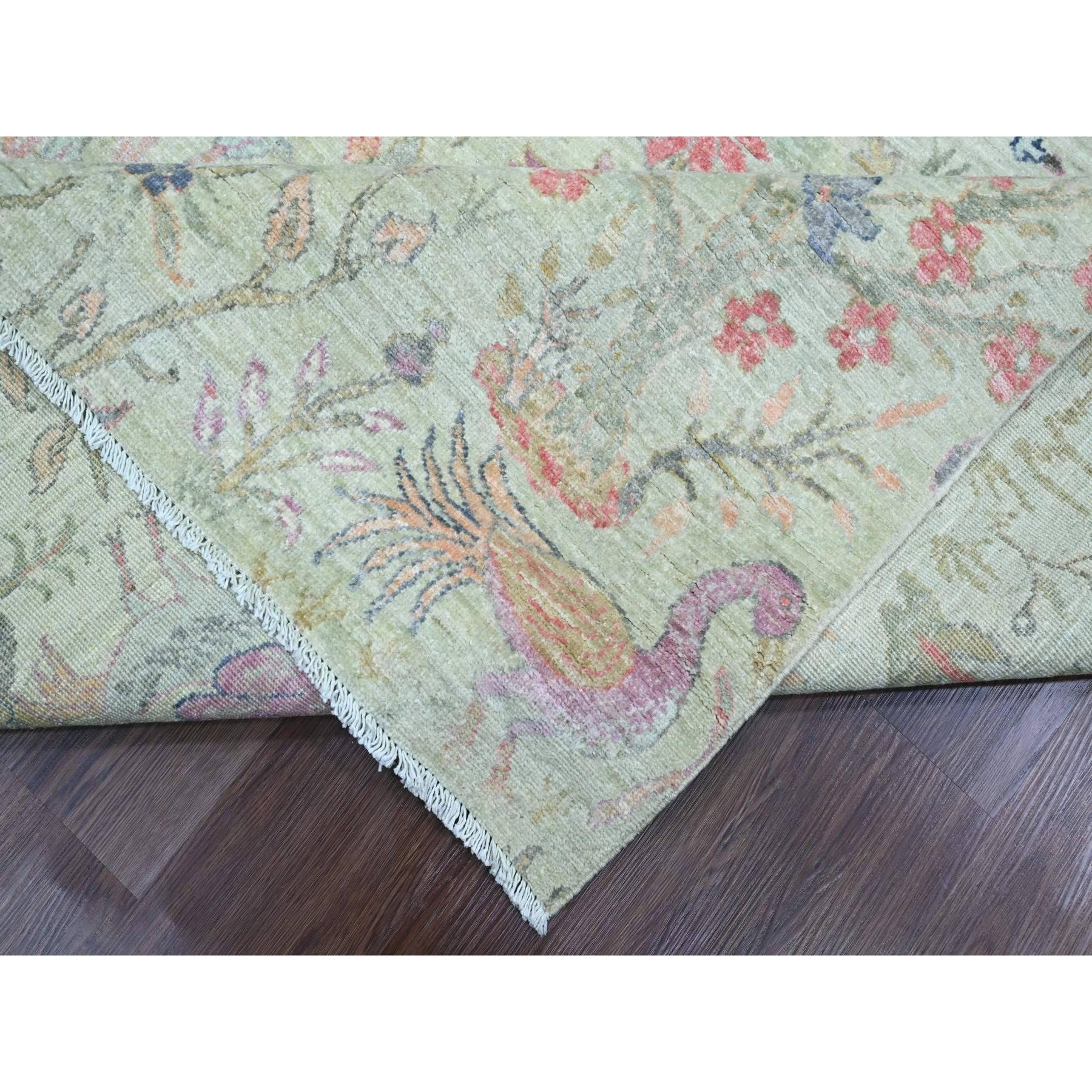 XXI secolo e contemporaneo 10'x10' Verde Annodato a mano Peshawar Birds of Paradise Design Tappeto quadrato interamente in lana in vendita
