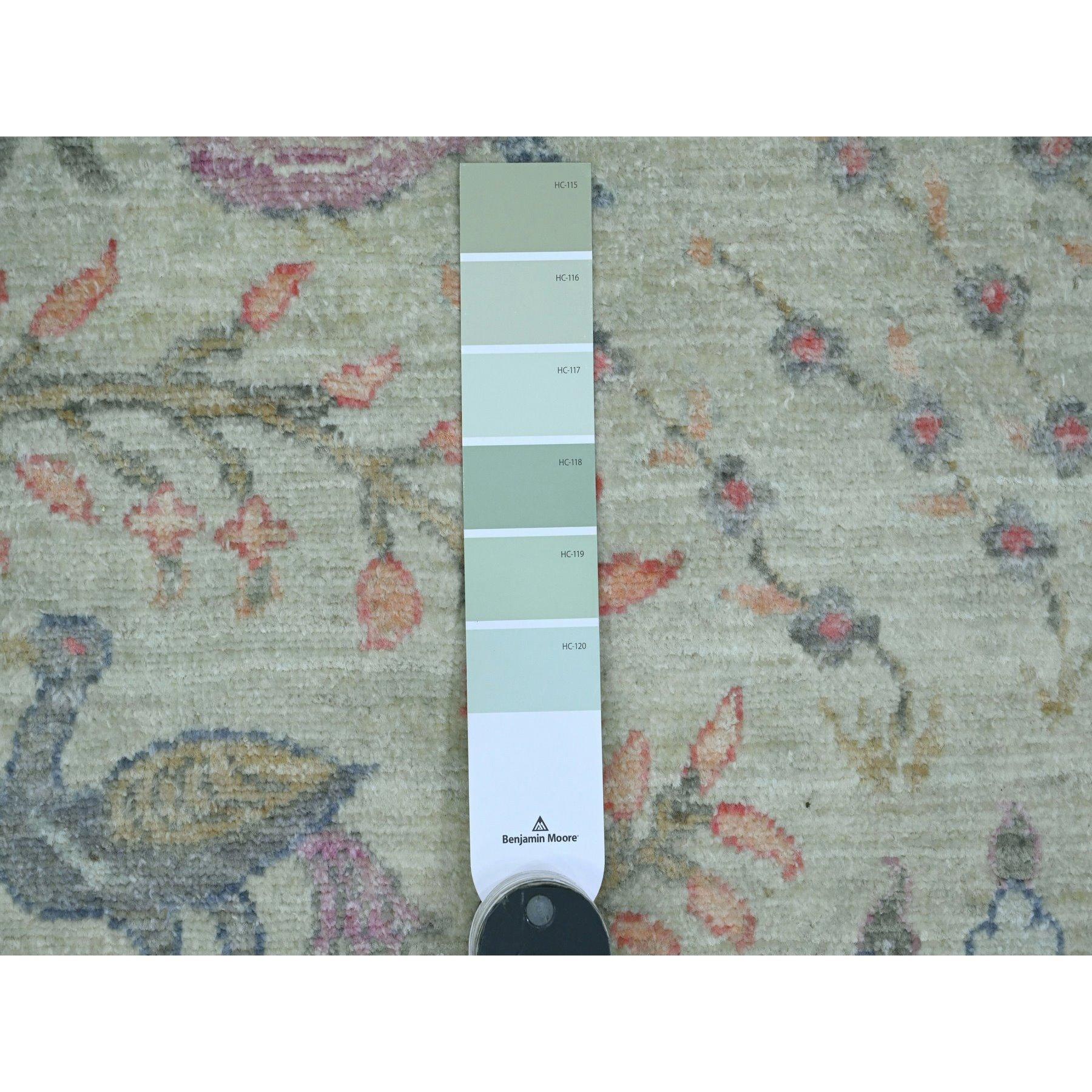 Lana 10'x10' Verde Annodato a mano Peshawar Birds of Paradise Design Tappeto quadrato interamente in lana in vendita