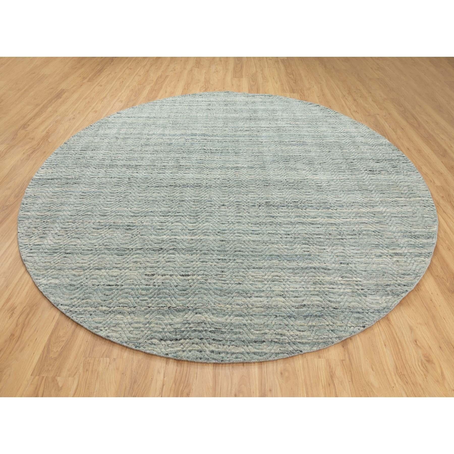 Moderne 10'x10' Tapis transitionnel en laine organique Variegated Textured, tissé à la main en vert en vente