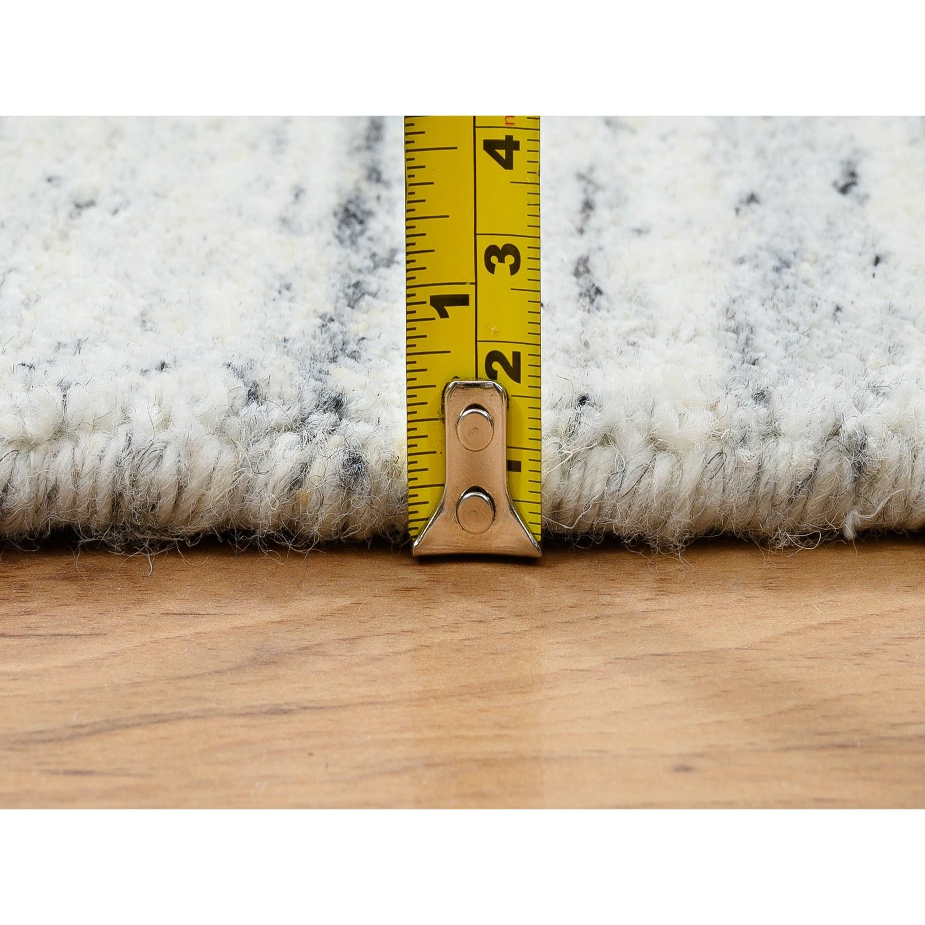 10'x10' Elfenbein, handgefalteter, runder Teppich in schlichtem, modernem Striae-Design aus Bio-Wolle, Elfenbein im Angebot 3