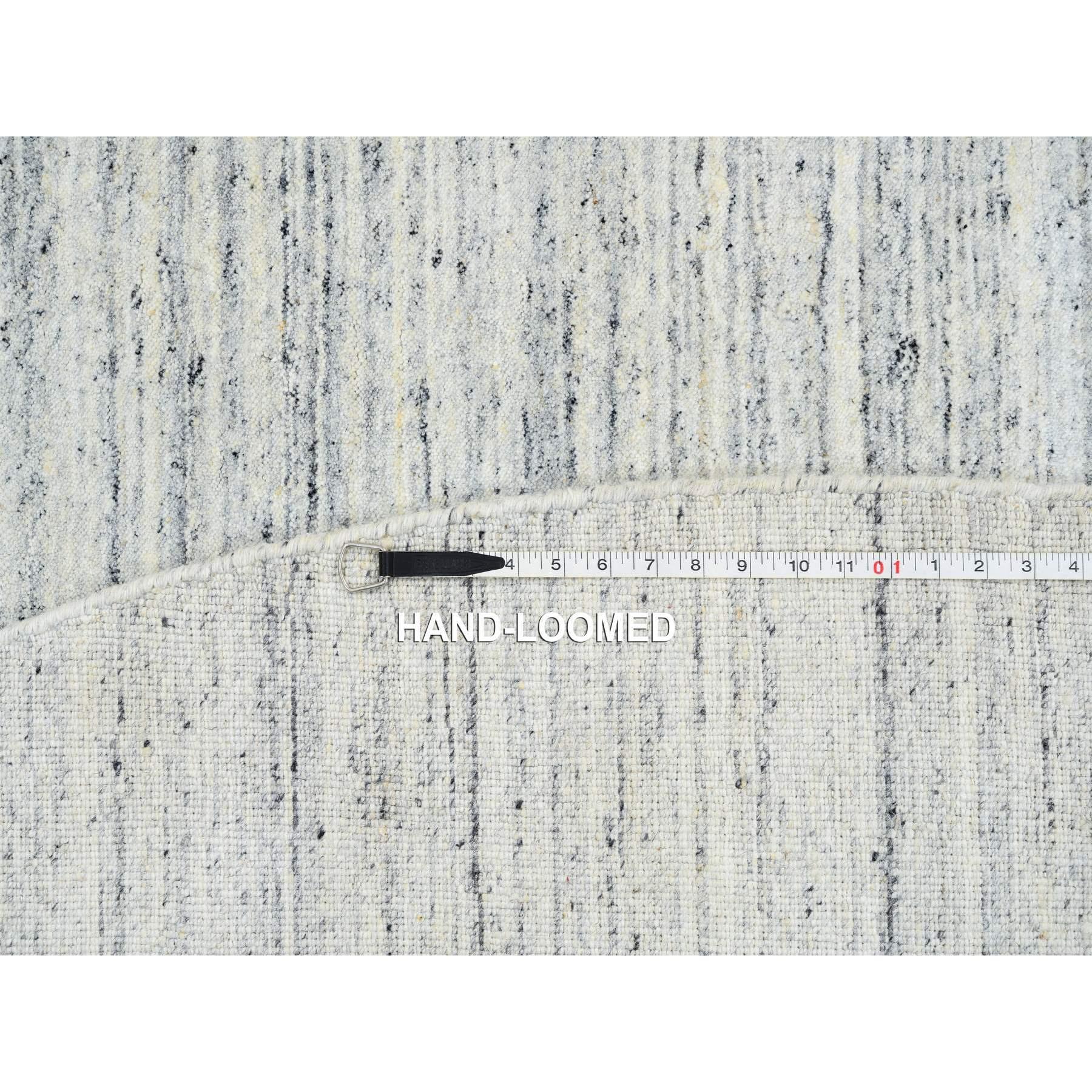 10'x10' Elfenbein, handgefalteter, runder Teppich in schlichtem, modernem Striae-Design aus Bio-Wolle, Elfenbein im Angebot 4