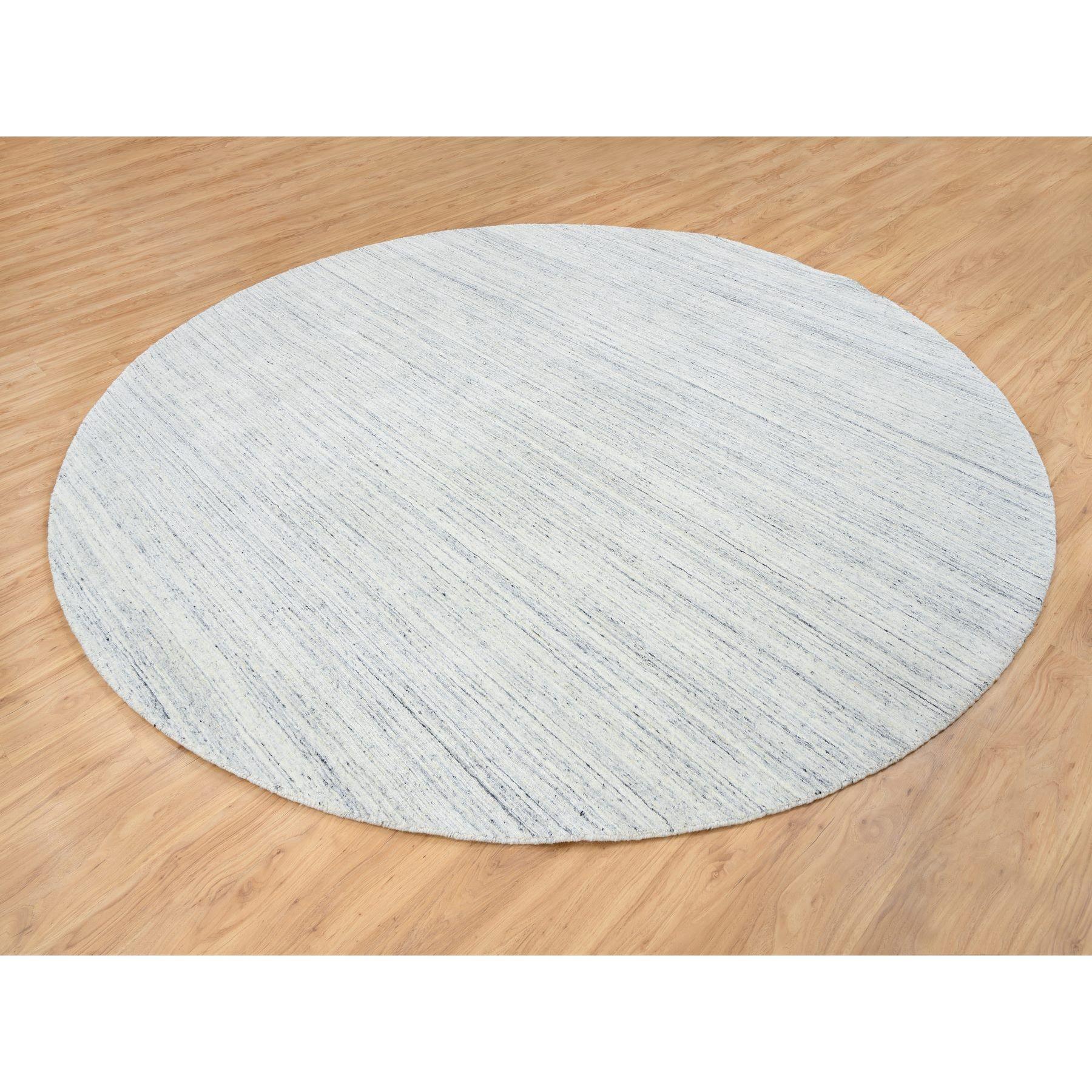 10'x10' Elfenbein, handgefalteter, runder Teppich in schlichtem, modernem Striae-Design aus Bio-Wolle, Elfenbein (Moderne) im Angebot