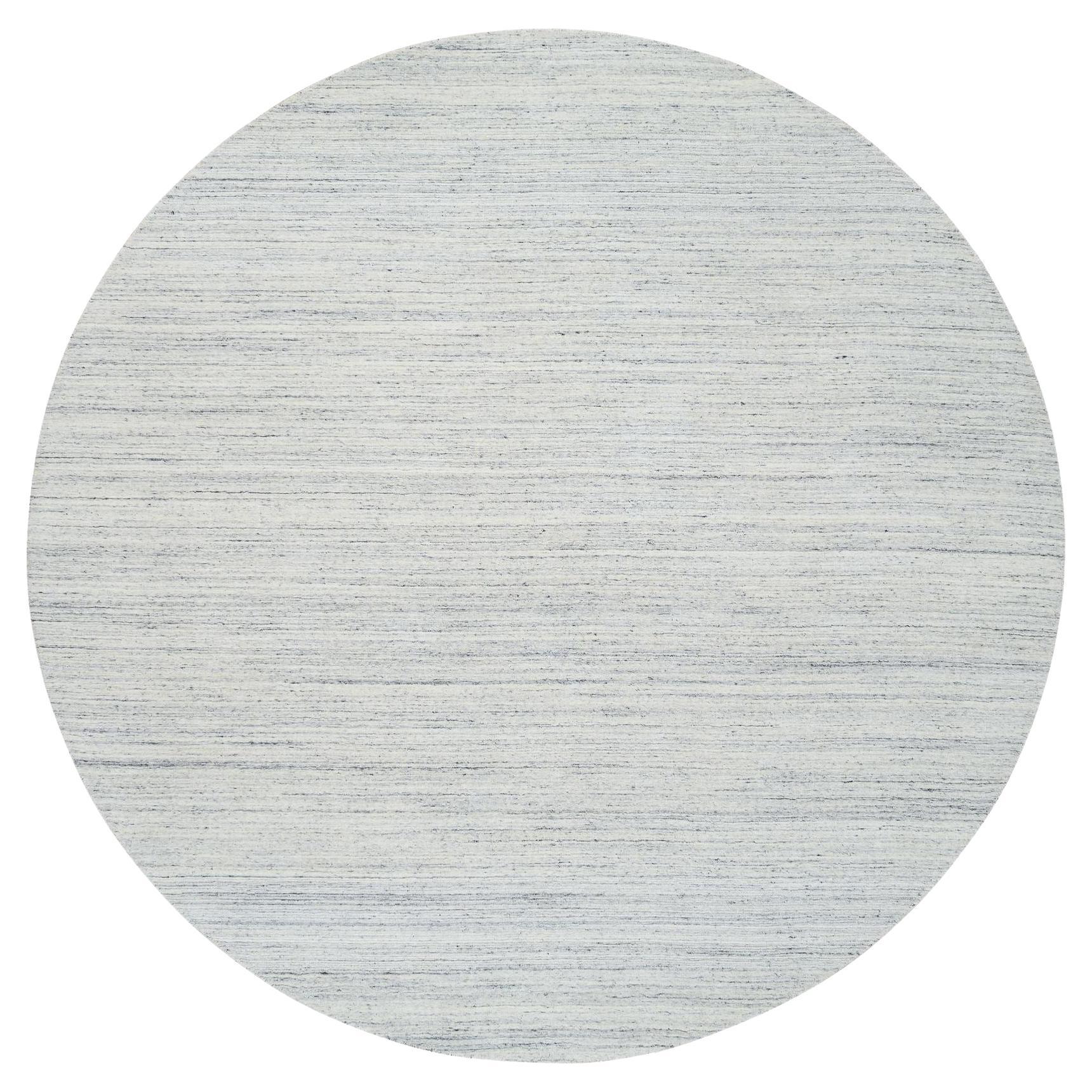 10'x10' Elfenbein, handgefalteter, runder Teppich in schlichtem, modernem Striae-Design aus Bio-Wolle, Elfenbein