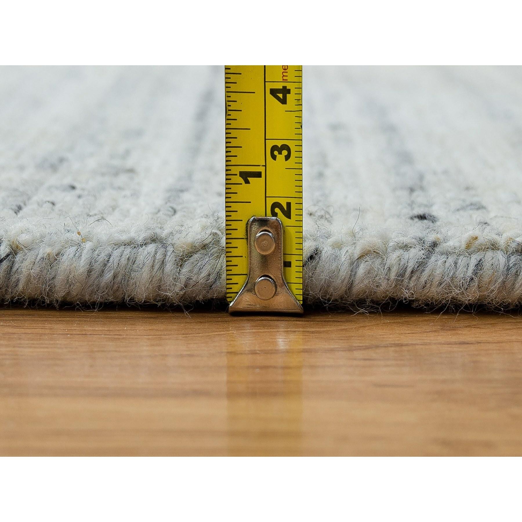 10'x10' Avorio, Tappeto rotondo in pura lana, tessuto a mano con disegno a righe moderno e semplice in vendita 2