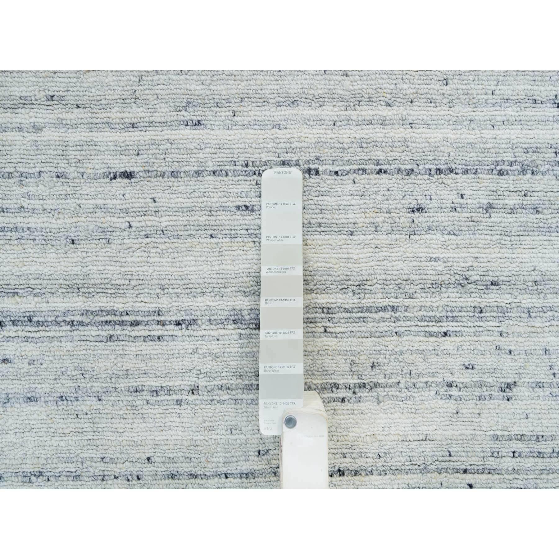 XXI secolo e contemporaneo 10'x10' Avorio, Tappeto rotondo in pura lana, tessuto a mano con disegno a righe moderno e semplice in vendita