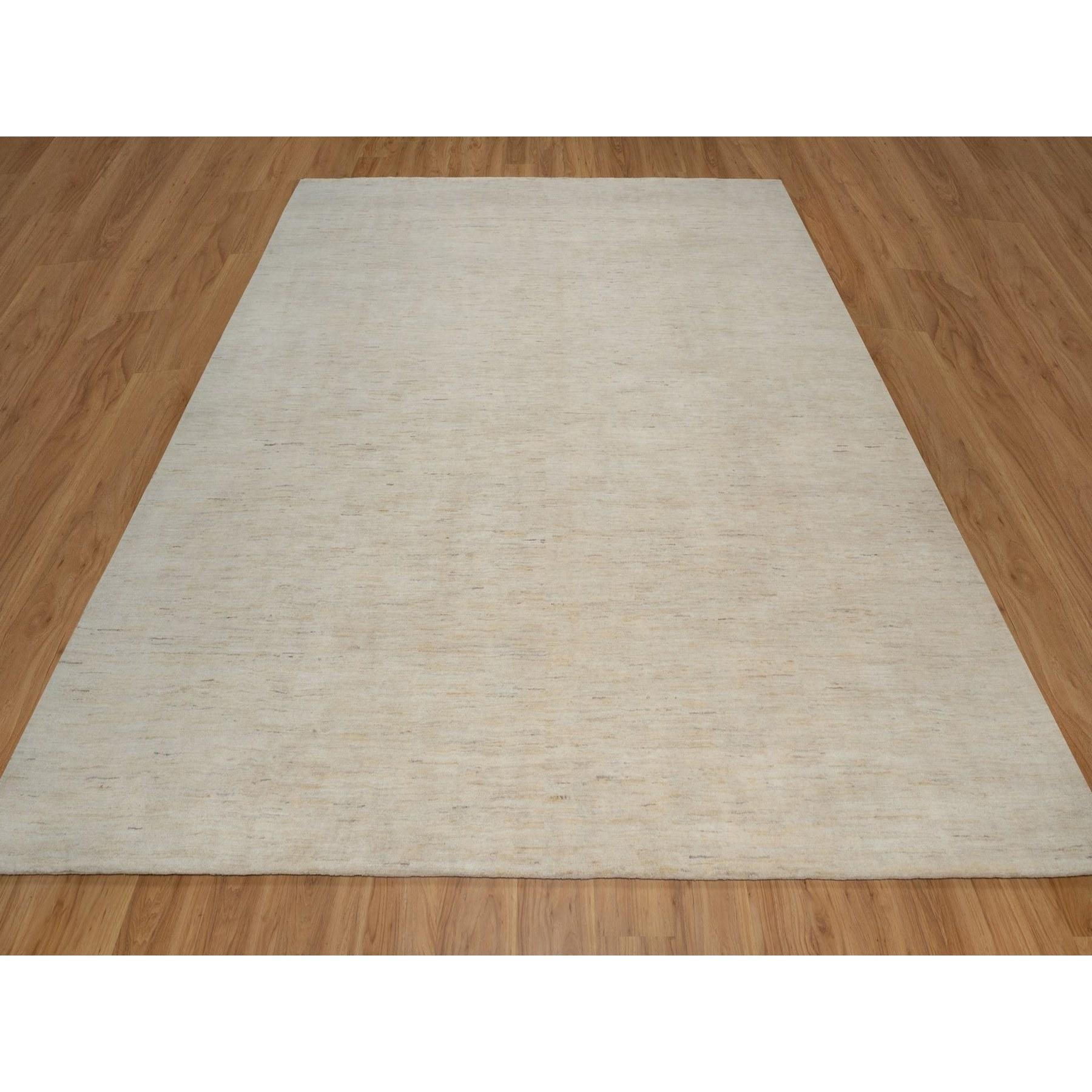 Lino blanco, Moderna, Diseño liso, Lori Buft Gabbeh, Gruesa y afelpada, Lana natural sin teñir anudada a mano, Cuadrada, Alfombra oriental
Materiales primarios: Lana
Látex: Sin pelo 
altura: 0,25 Pulgadas
Estilo: Contemporáneo
Color principal: